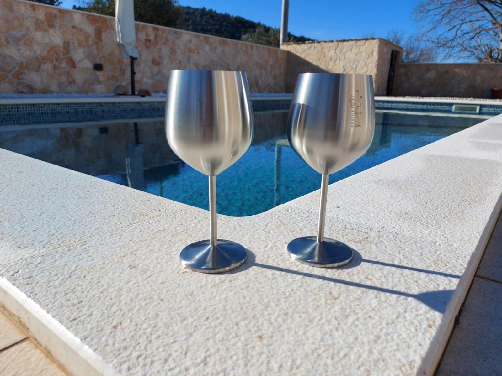 CHARMY LUNA holiday house with swimming pool view 5