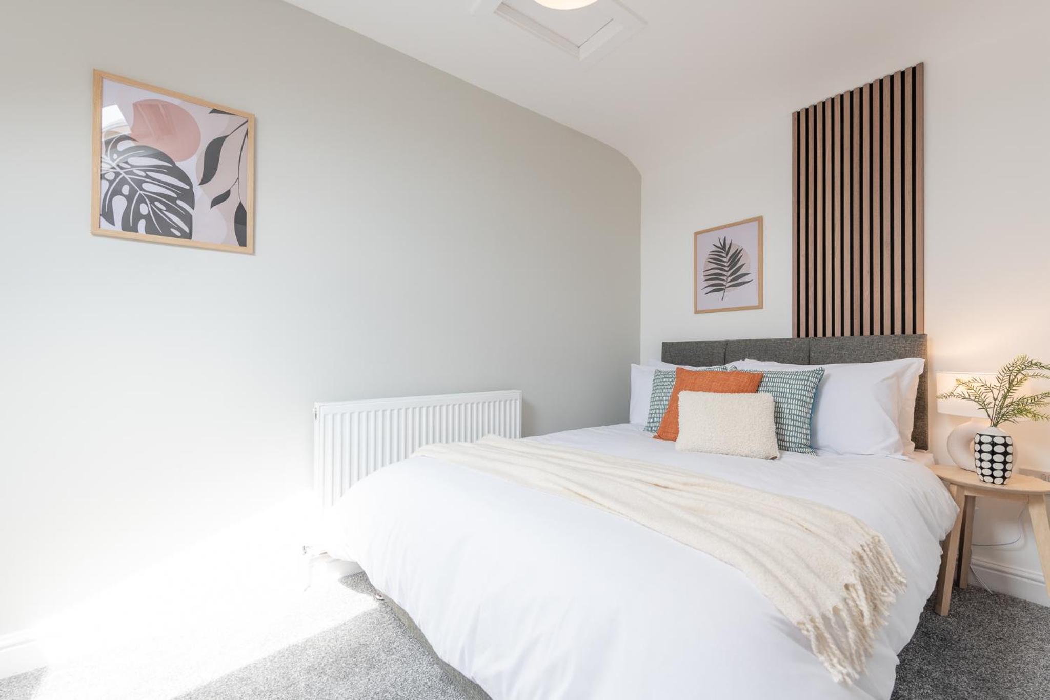 Modern Salford 3 Bedroom House, 3 Bathroom, Easy Manchester Access, Ideal for Contractors & Long Stays - NordStay view 3