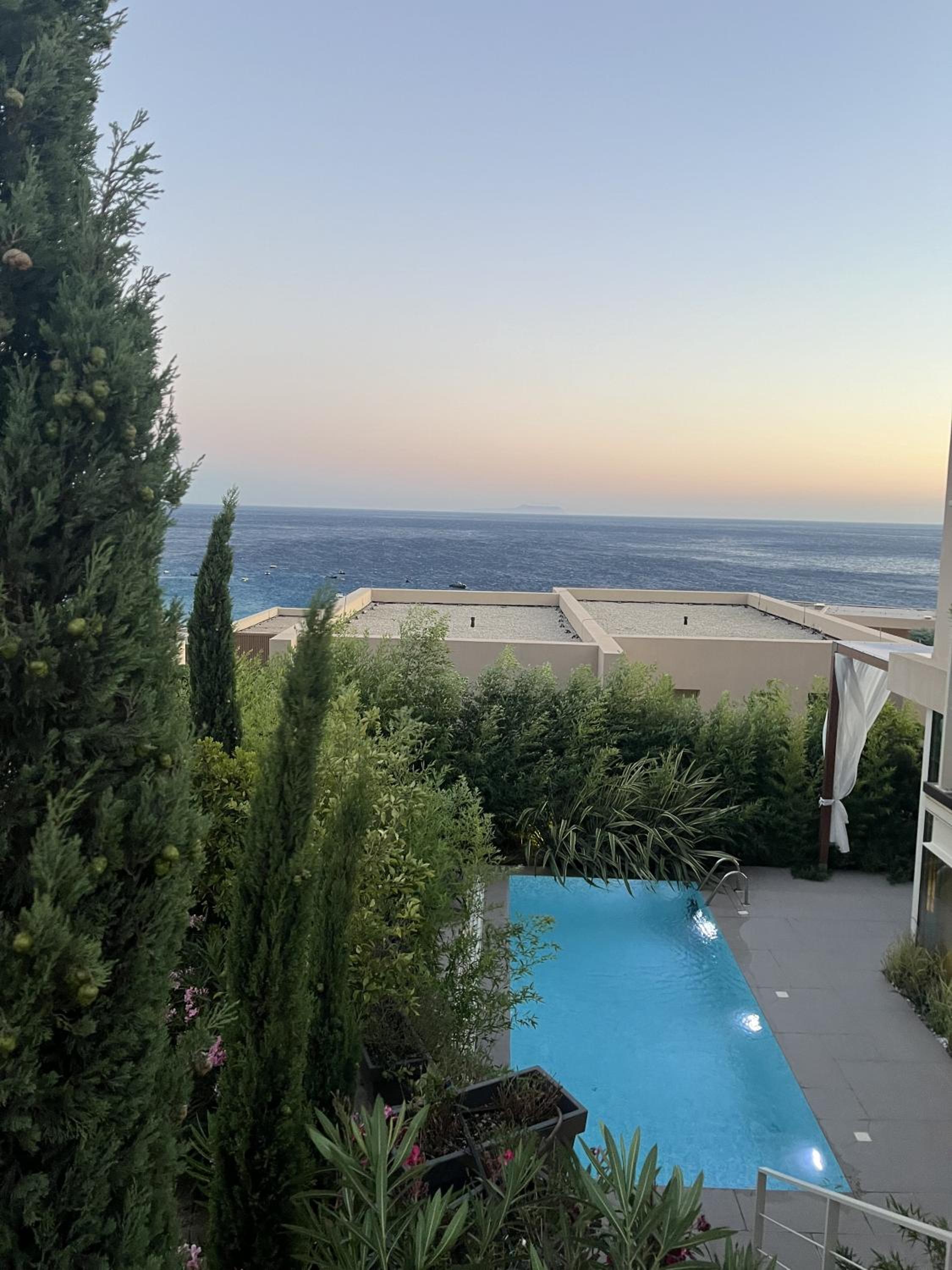 Green Coast beach villa with pool, hot tub & sauna