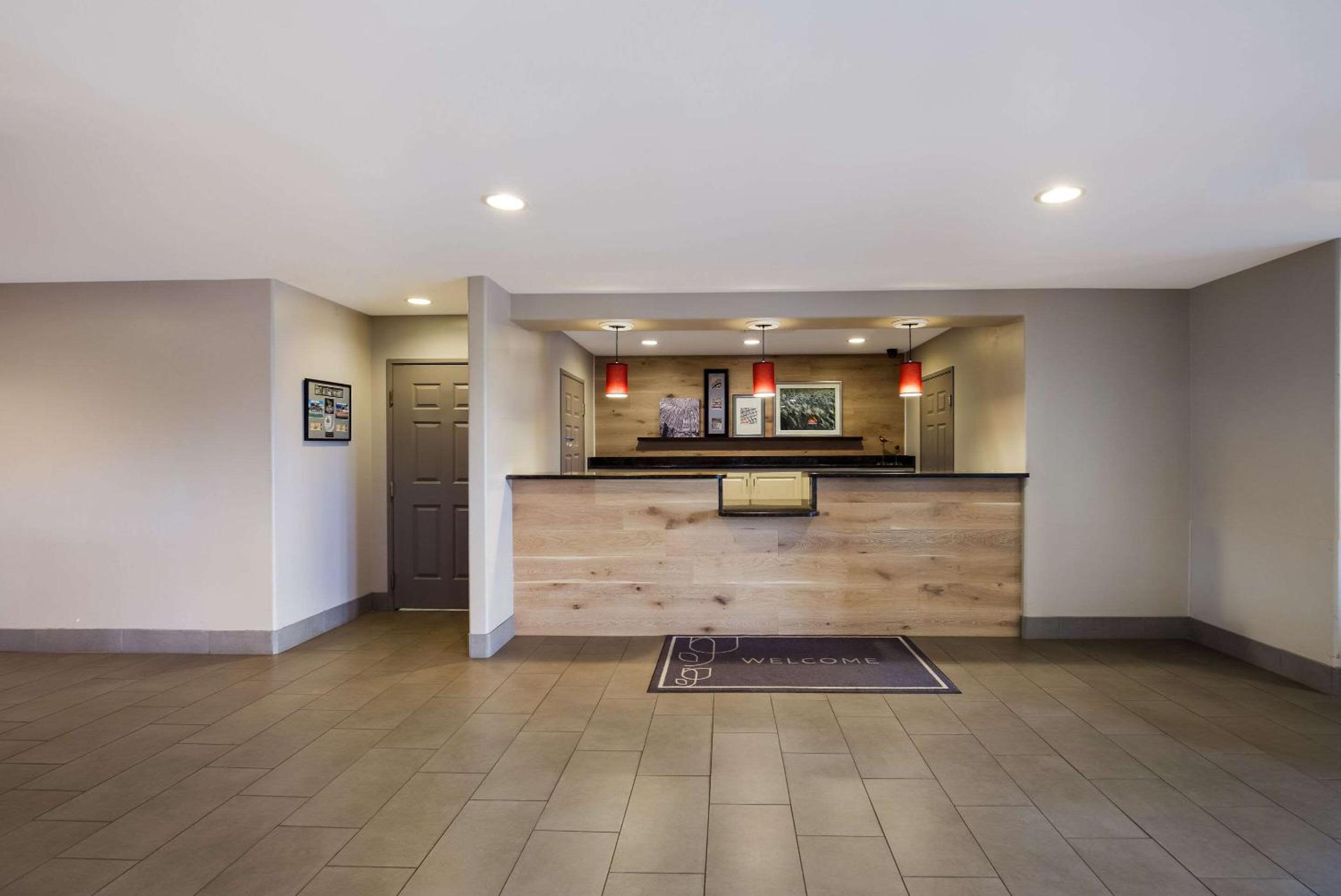 Marion Vacations - Country Inn  Suites by Radisson, Marion, IL - Property Image 2