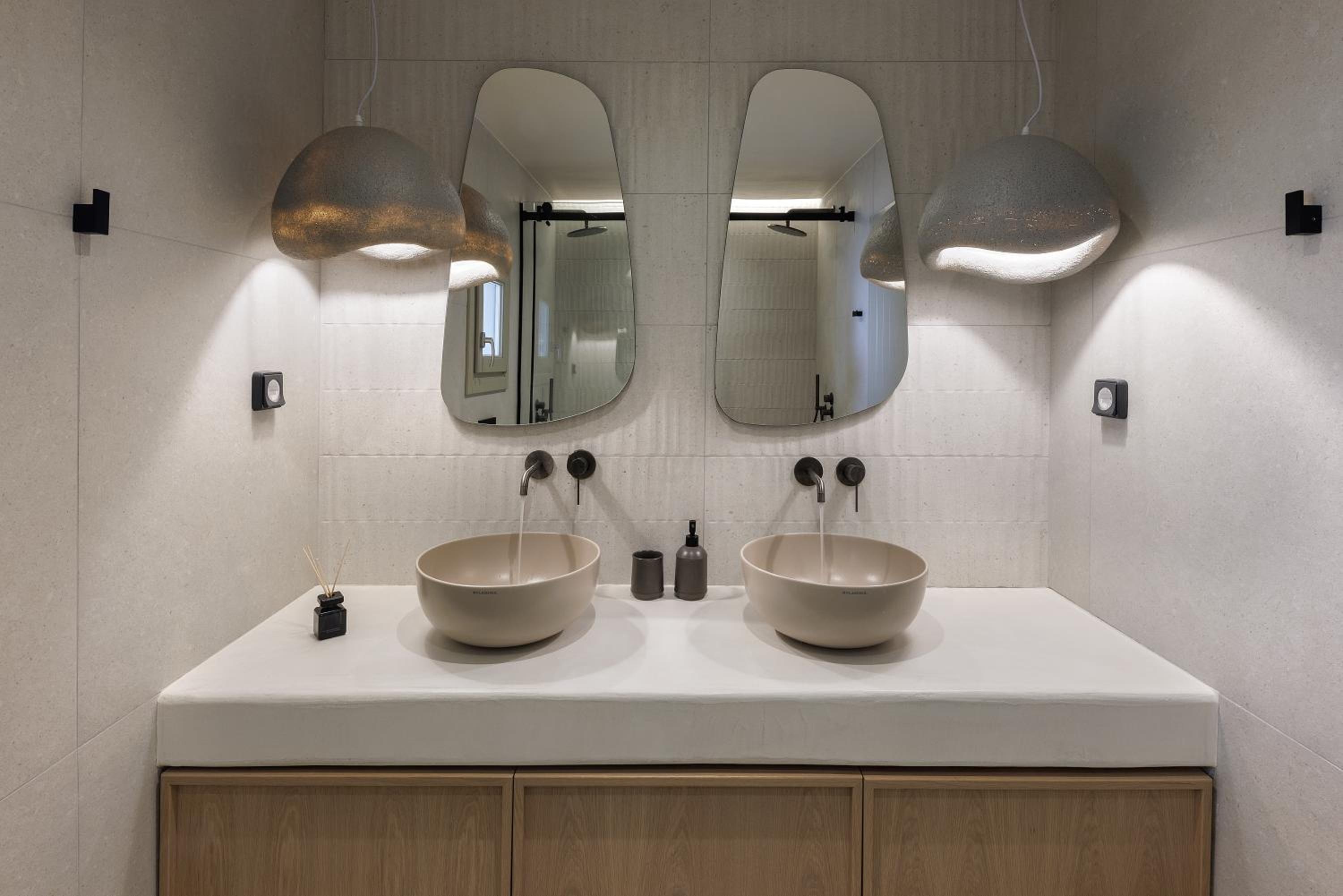 Morfes Luxury Suites by Caldera Houses