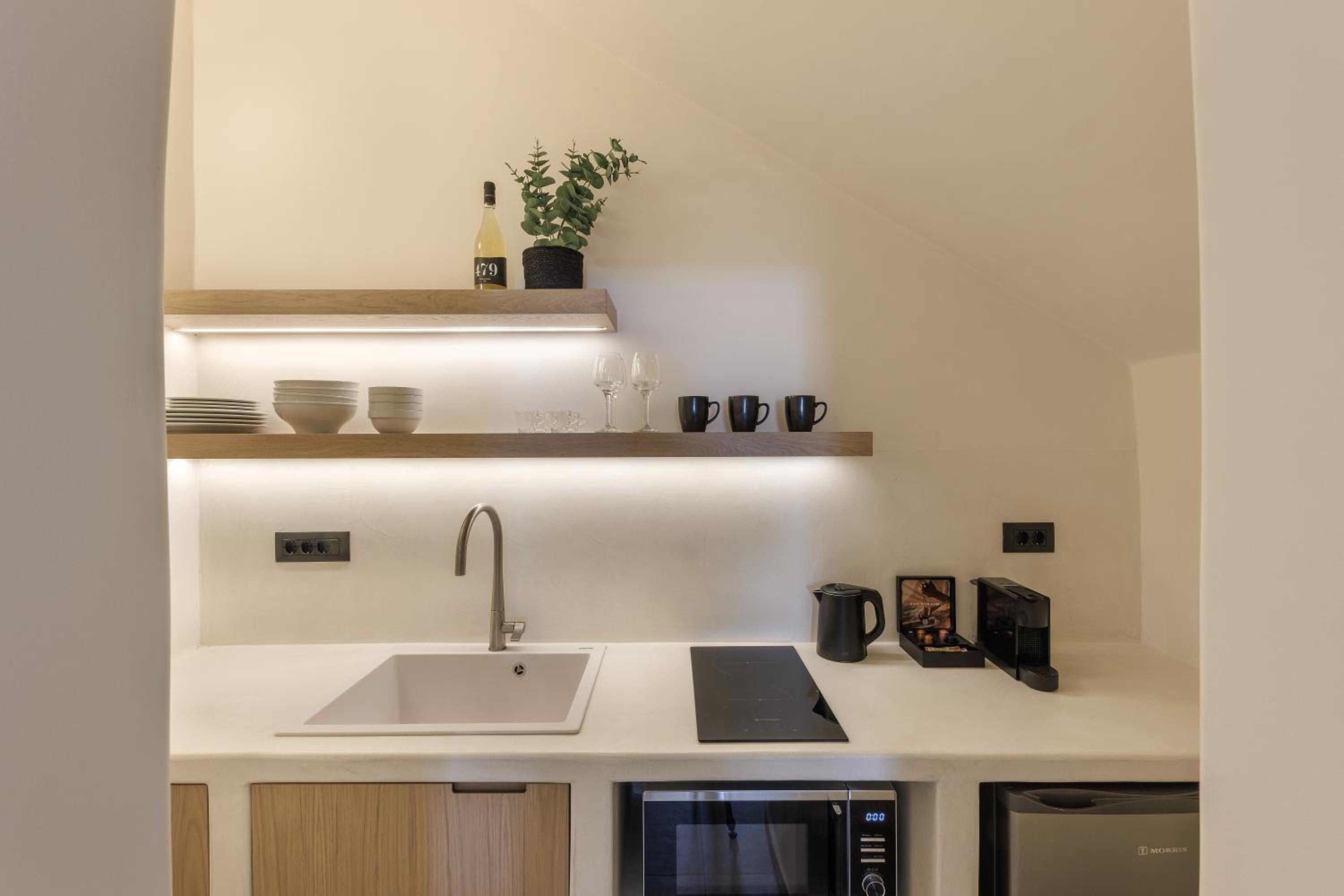Morfes Luxury Suites by Caldera Houses