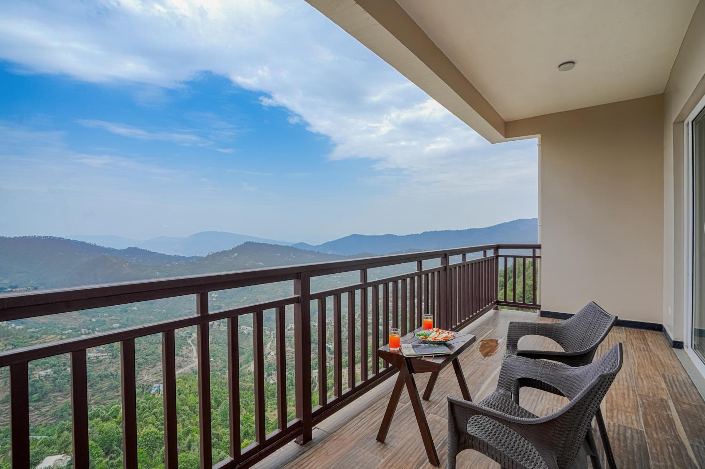 SaffronStays Ridgeview Manor, Mukteshwar - 3BHK Villa with Himalayan Views & Verandahs