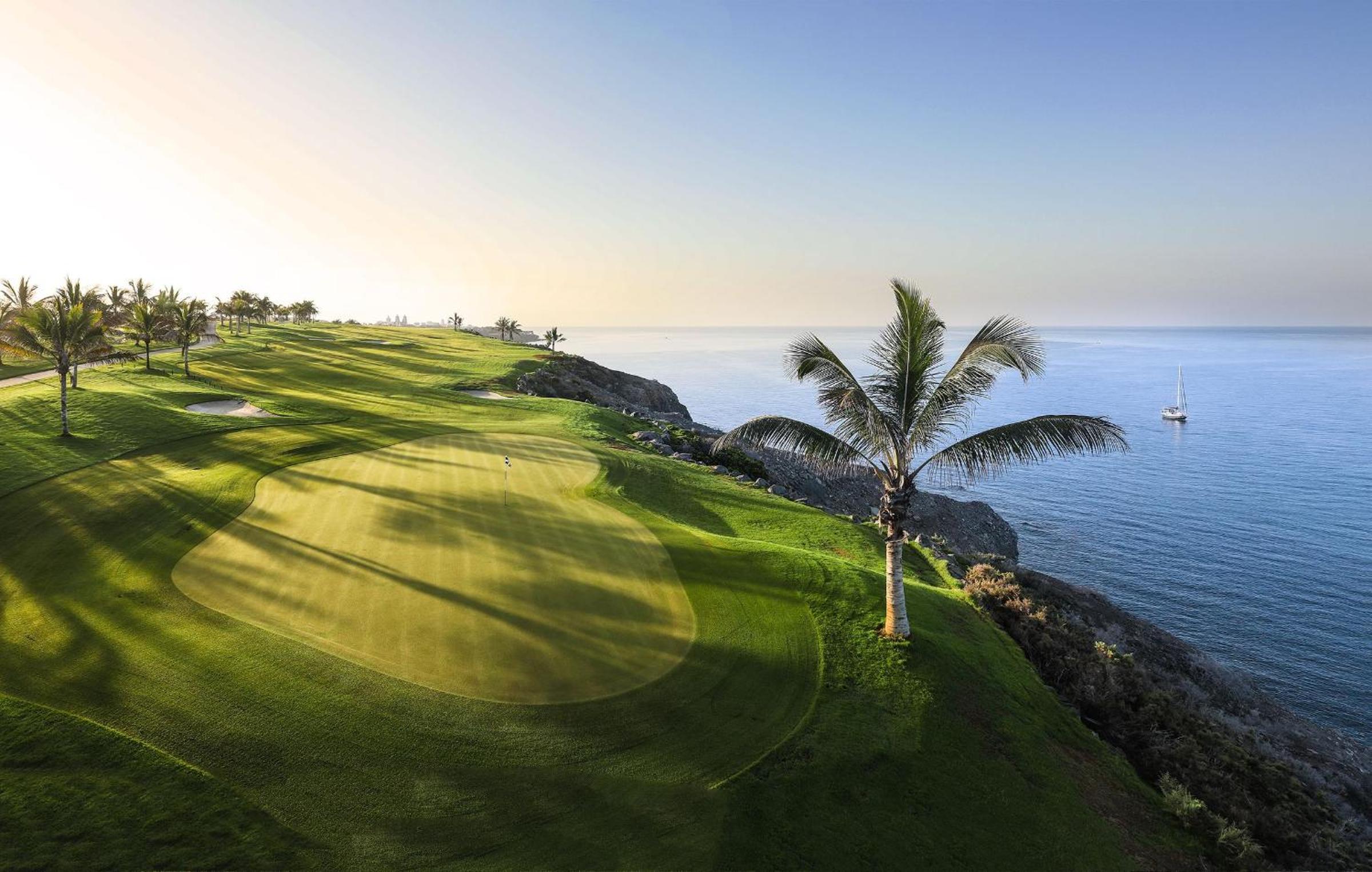 Beach and Golf Holiday Home with private jacuzzi