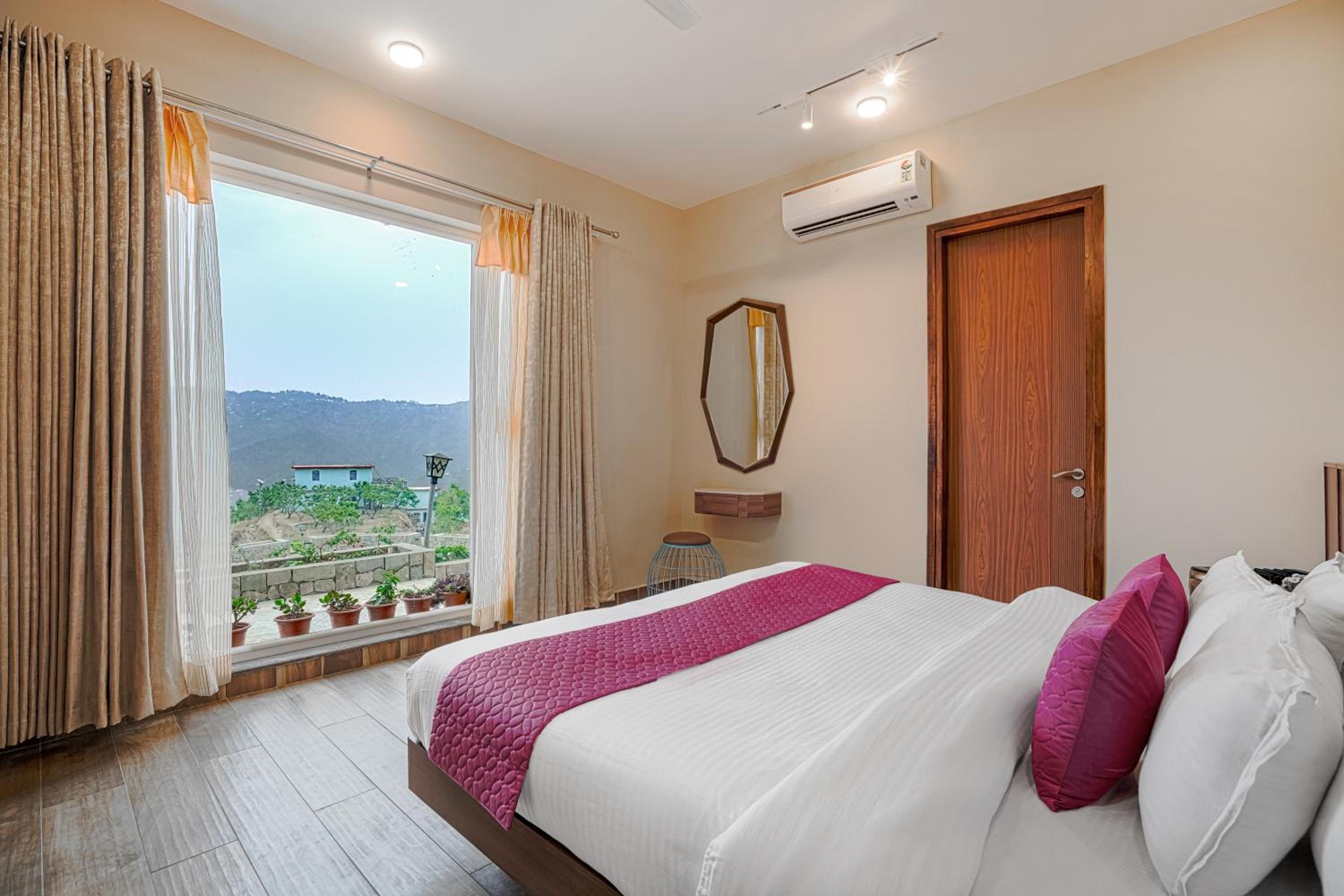 SaffronStays Ridgeview Manor, Mukteshwar - 3BHK Villa with Himalayan Views & Verandahs