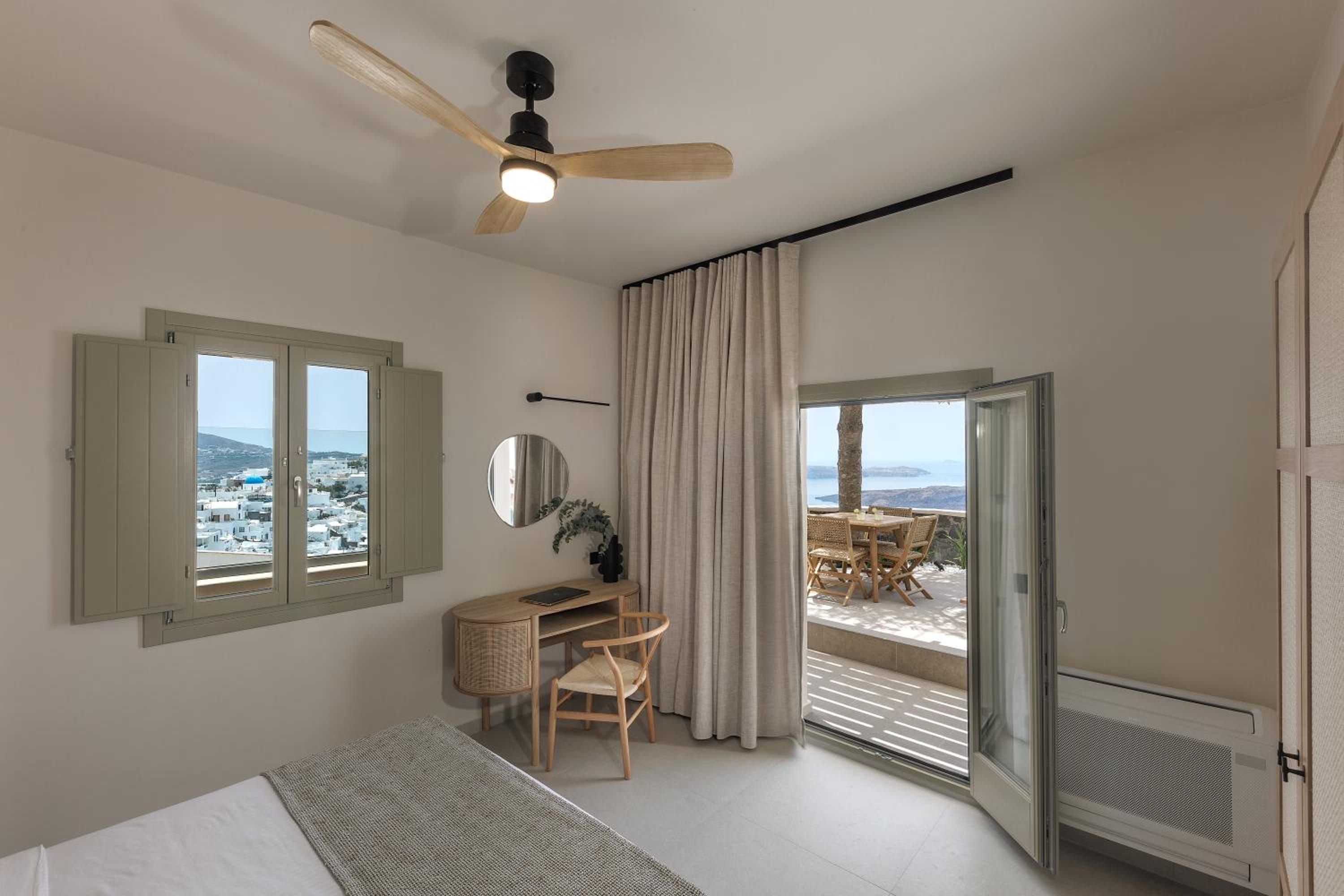 Morfes Luxury Suites by Caldera Houses
