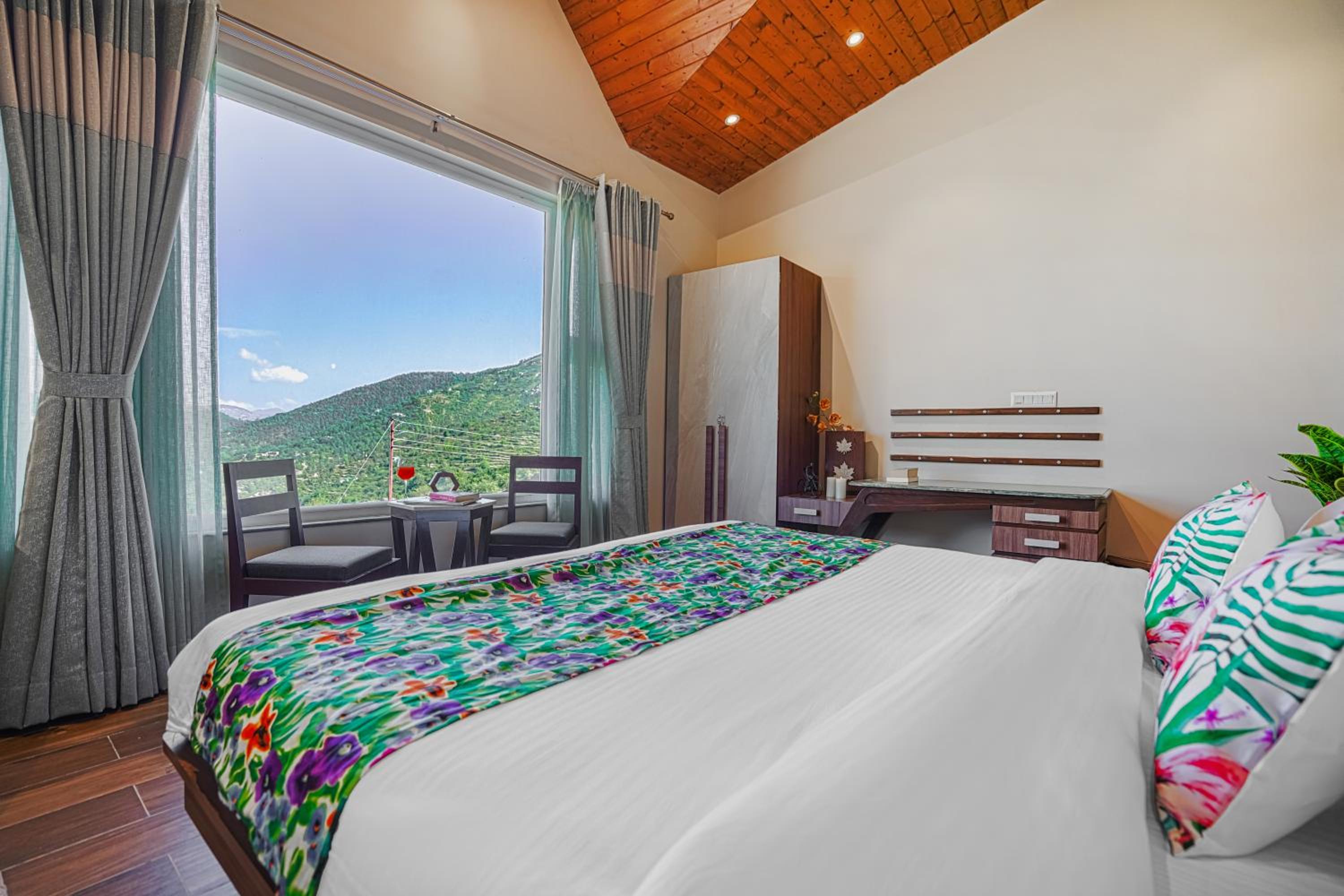 SaffronStays Ridgeview Manor, Mukteshwar - 3BHK Villa with Himalayan Views & Verandahs