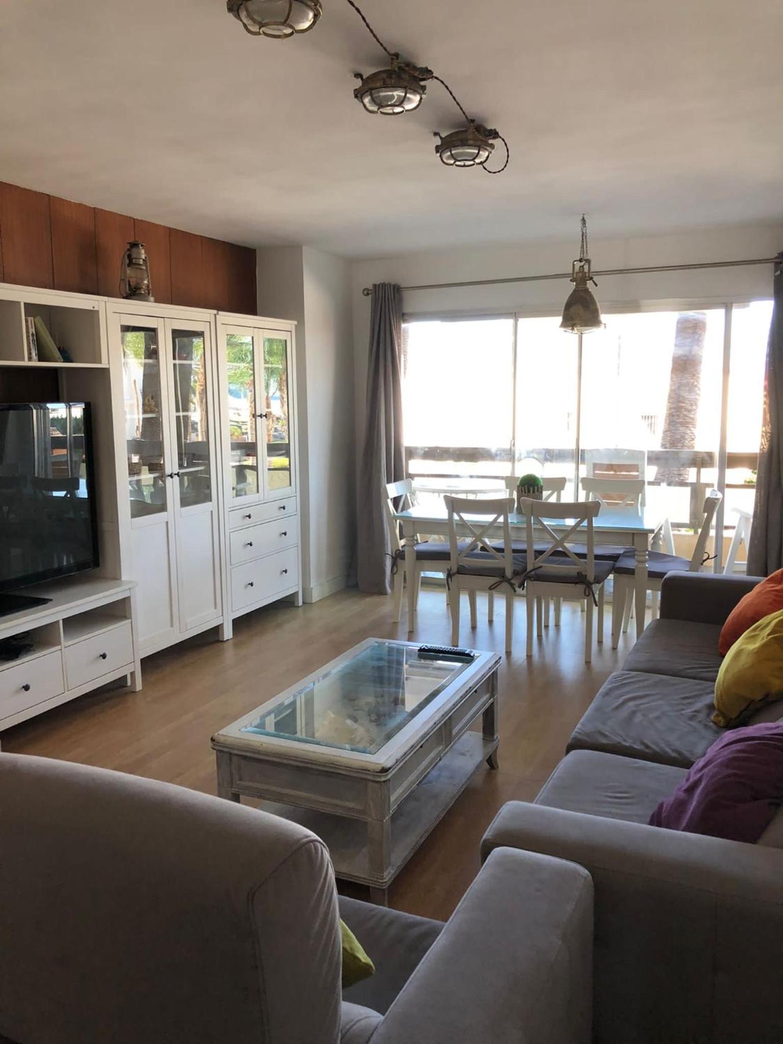 Apartamento en complejo residencial con piscina
