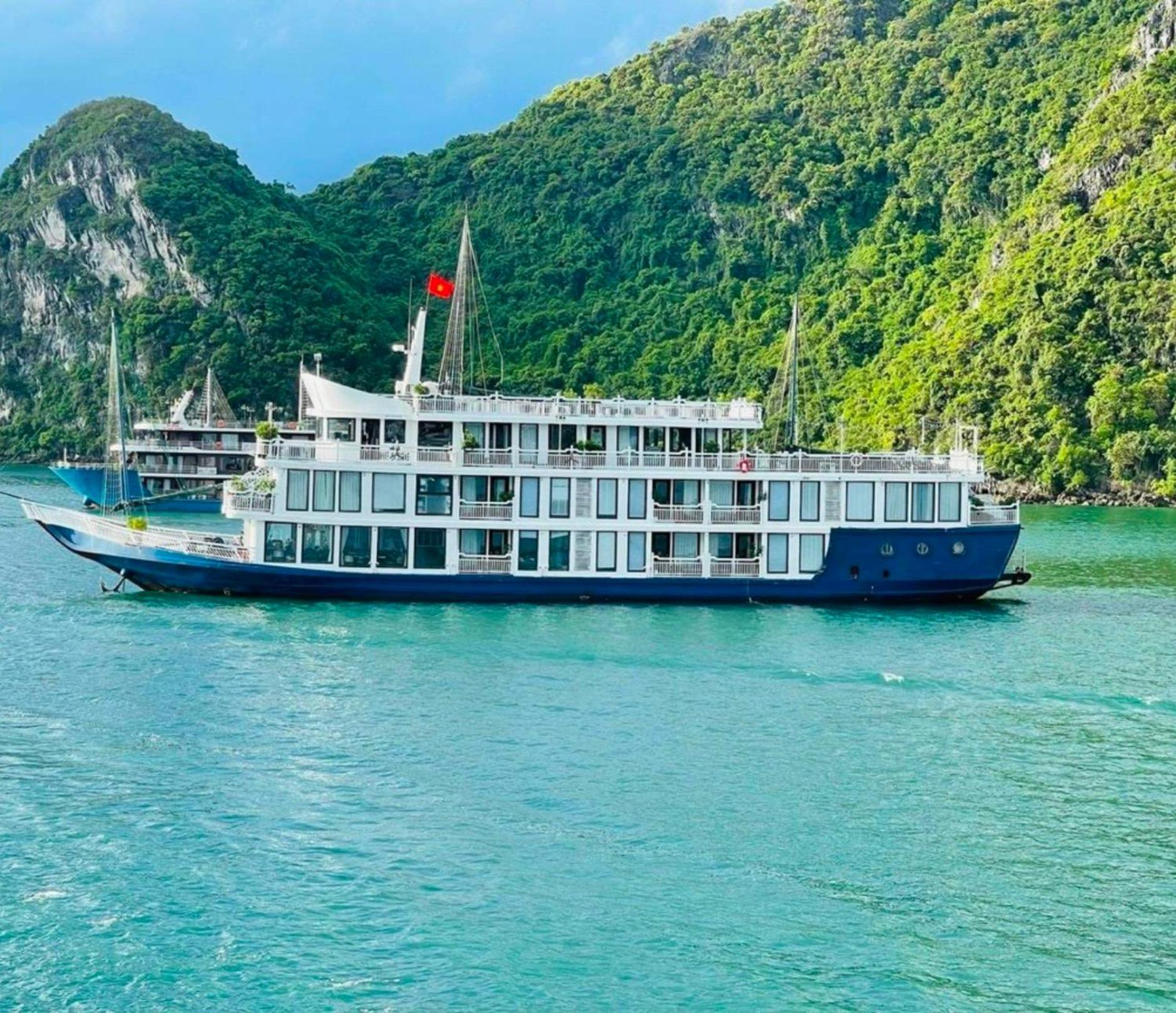 Lotus Elegance Cruise