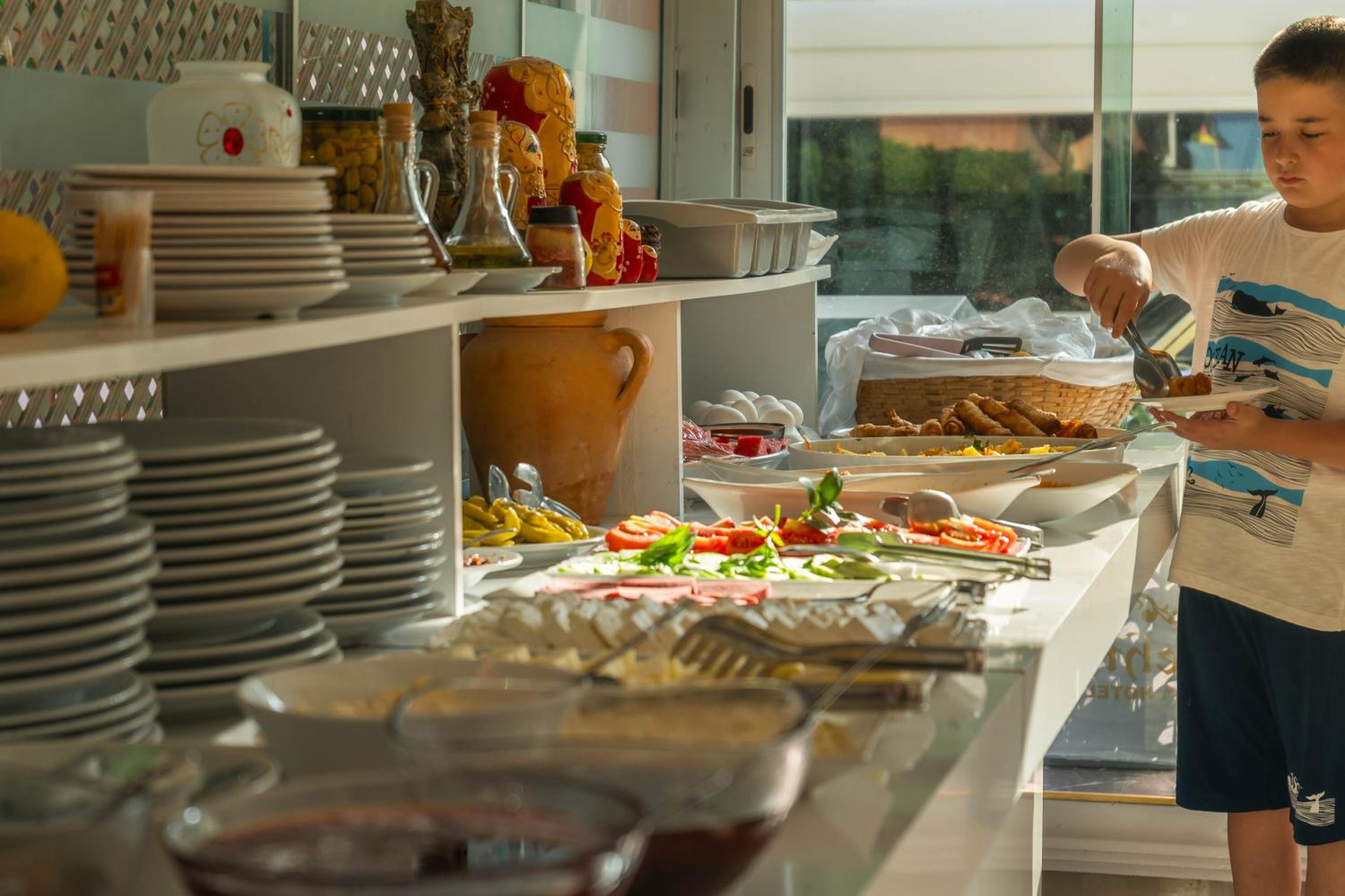 Behram Hotel - Image 35