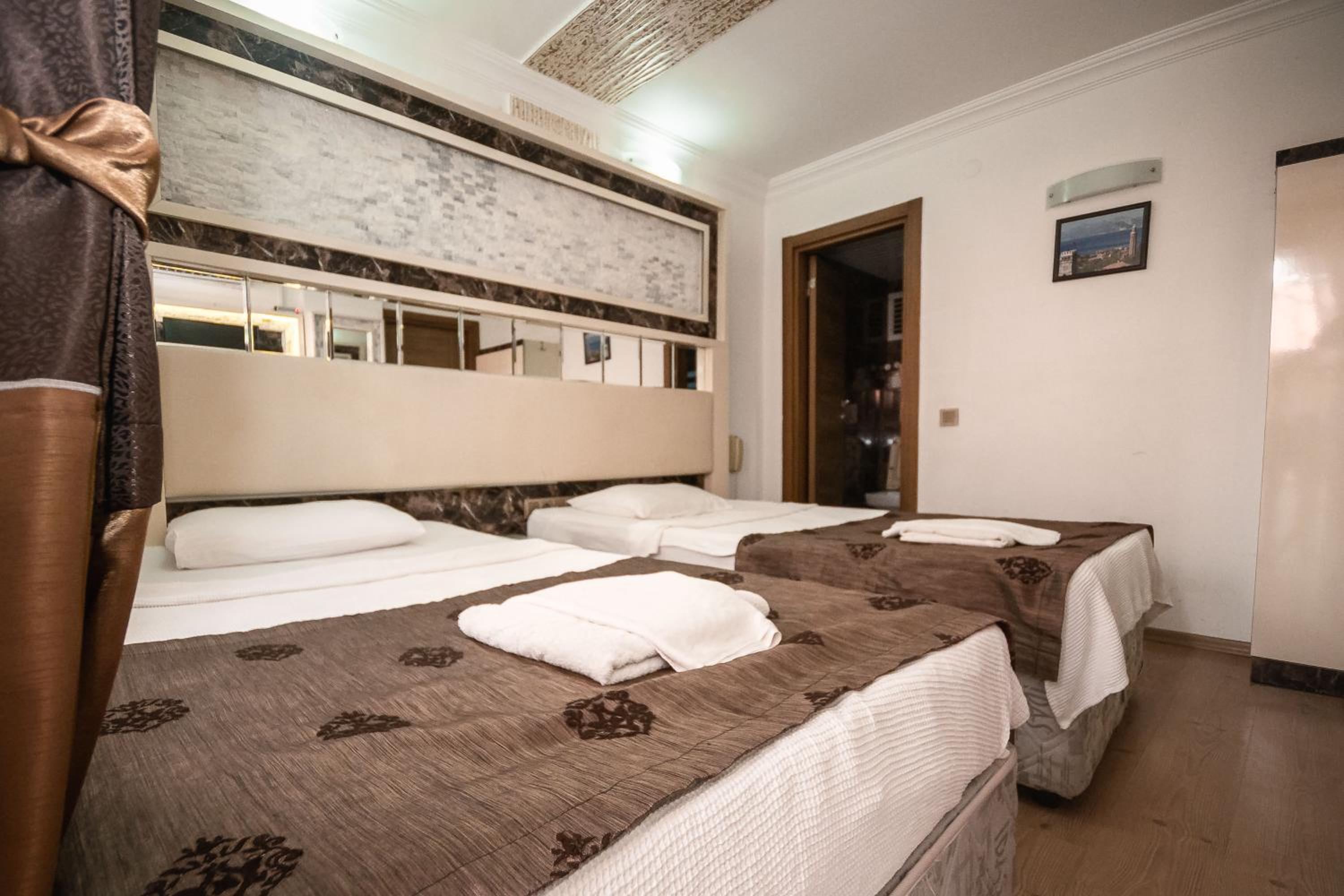 Behram Hotel - Image 20