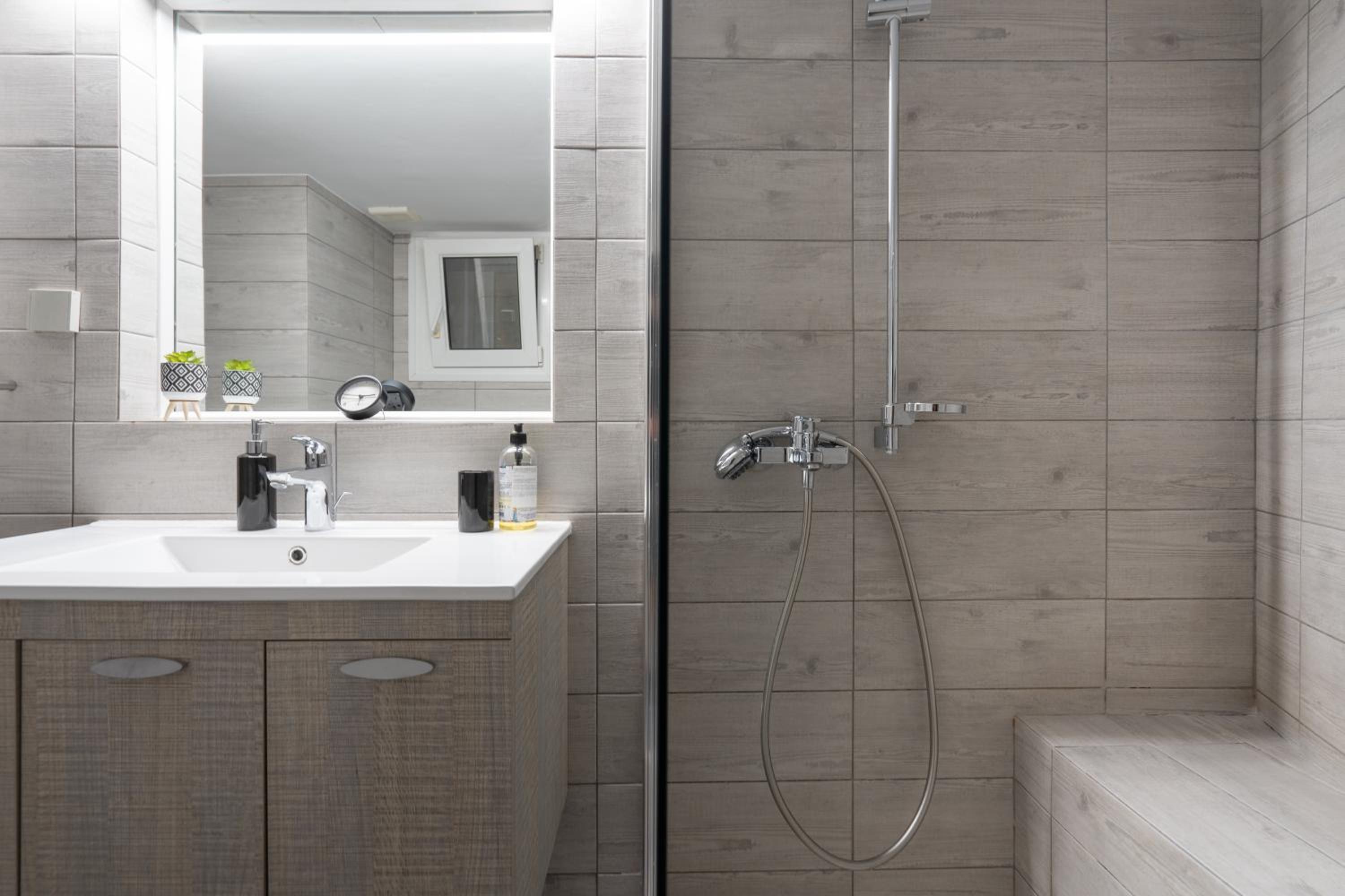 Classy 2Bdrm Apartment in Pagrati