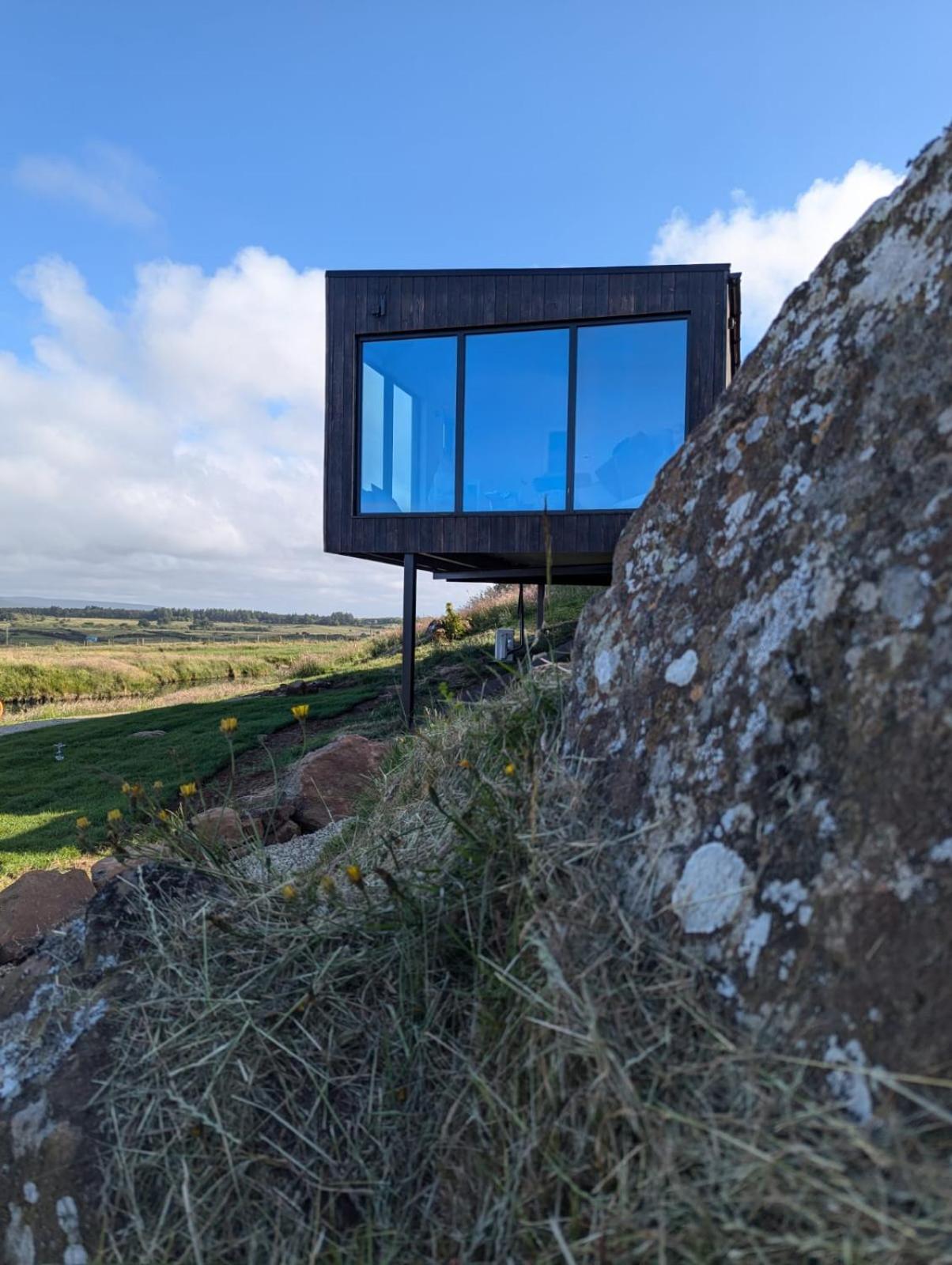 Hotel Carrick-a-Rede Luxury Retreat Ballintoy Causeway Coast - Image 1
