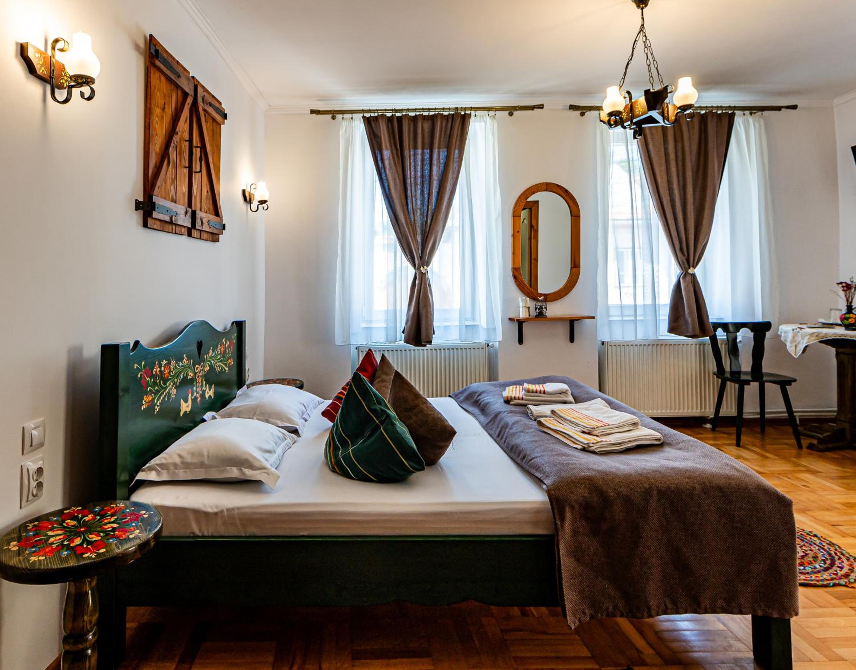 Casa Cu Usi - House of Doors view 4