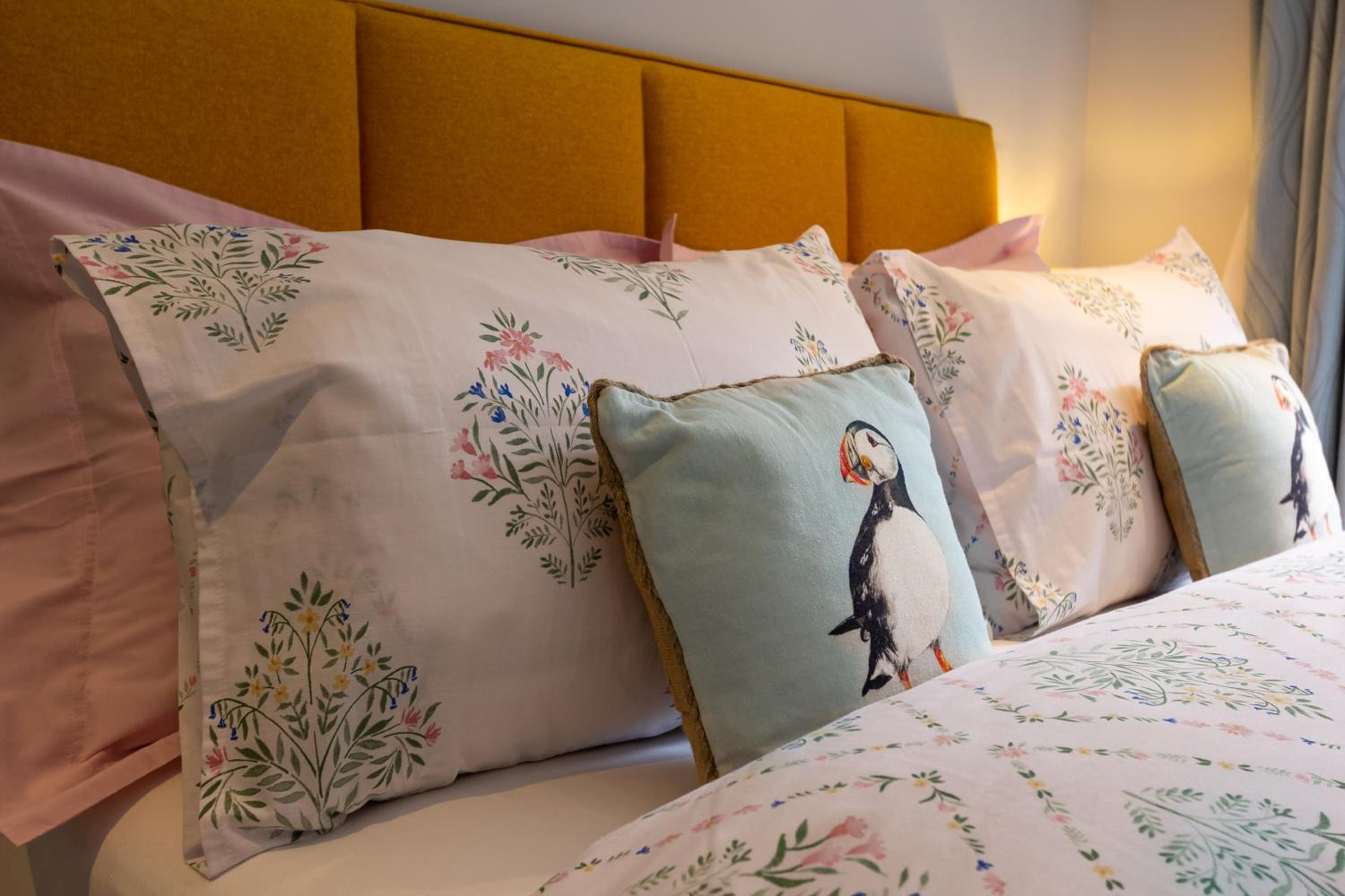 Stylish Studio-Walk to Windsor/Eton/Thames with Car Park view 4