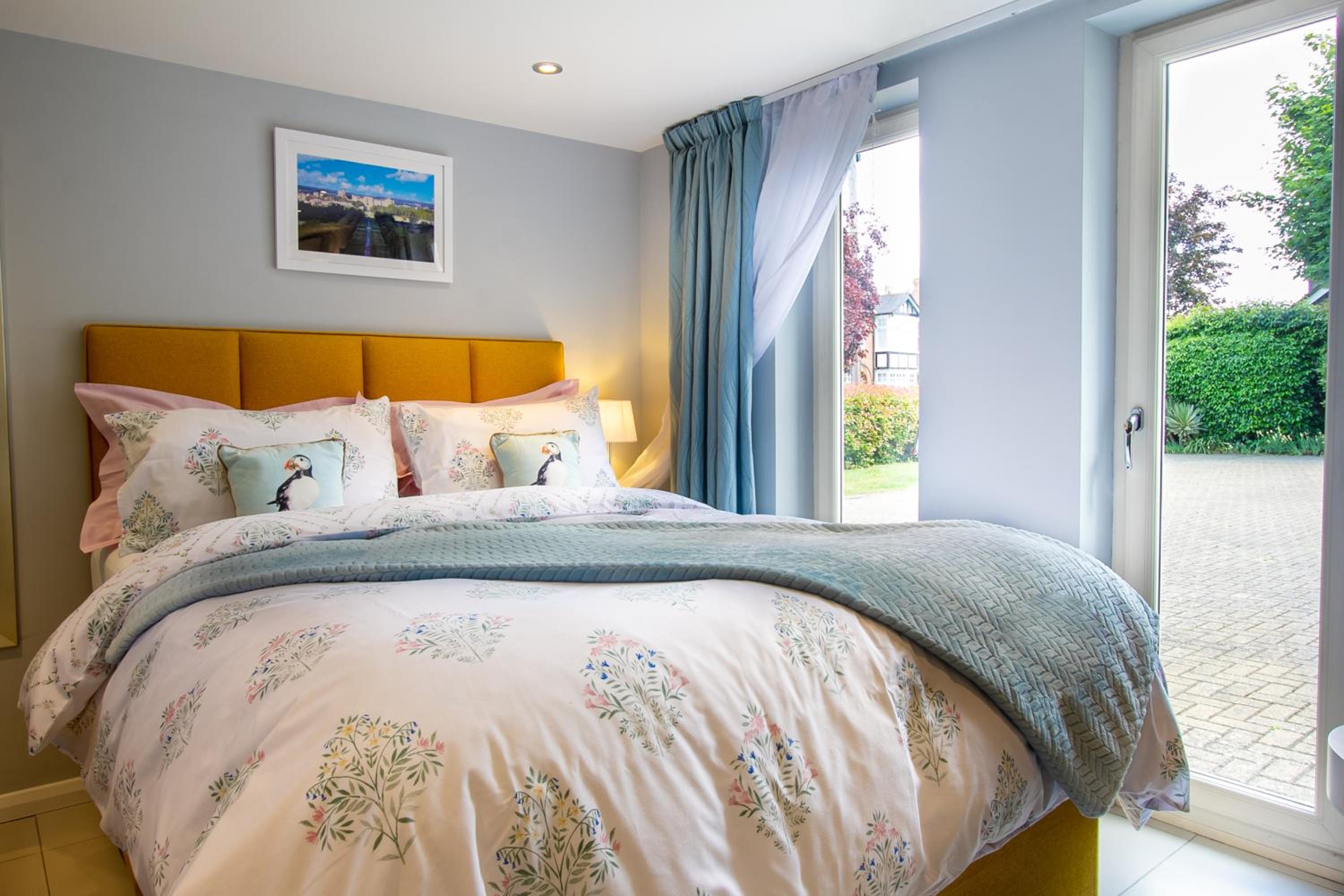 Stylish Studio-Walk to Windsor/Eton/Thames with Car Park view 3