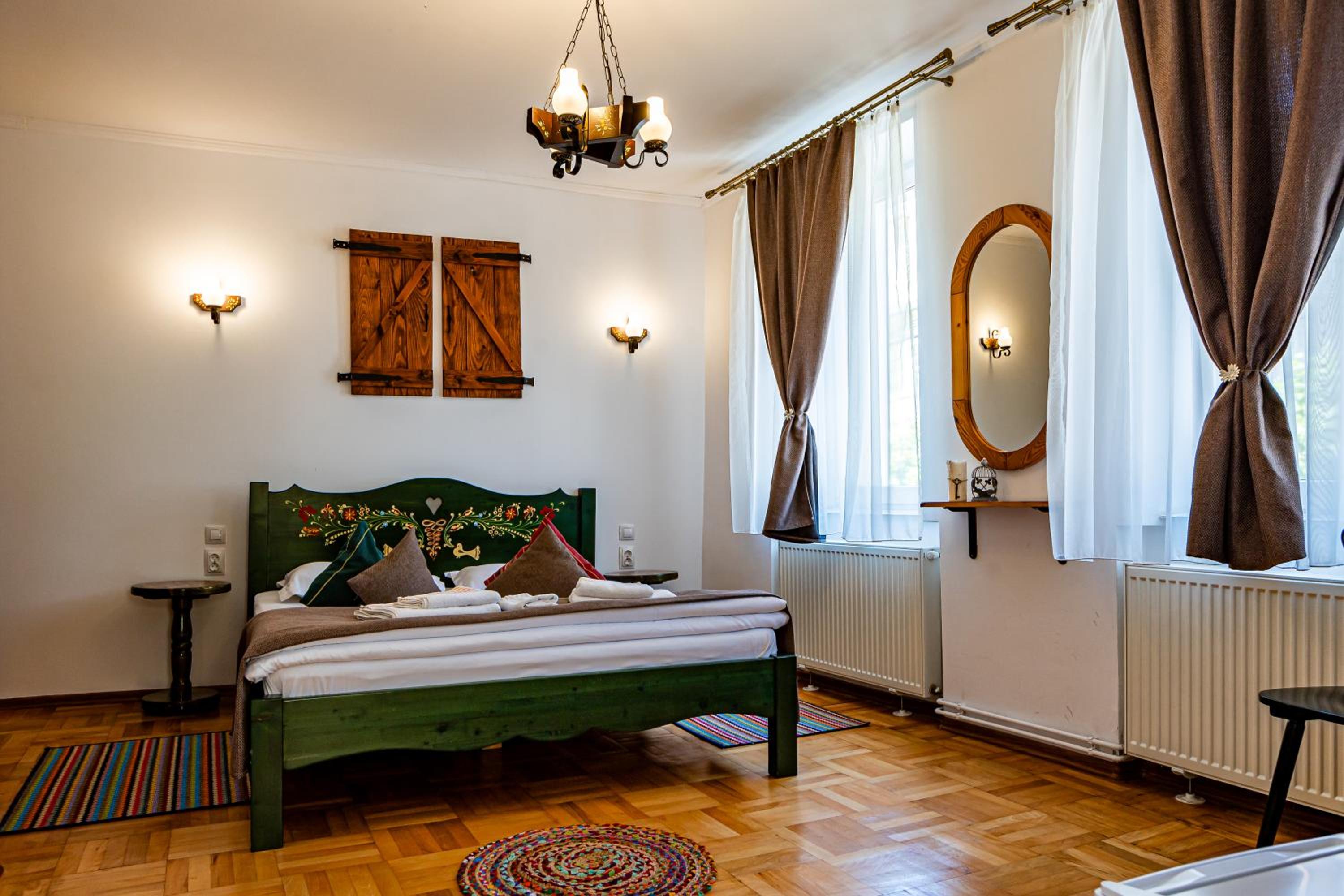 Casa Cu Usi - House of Doors view 3