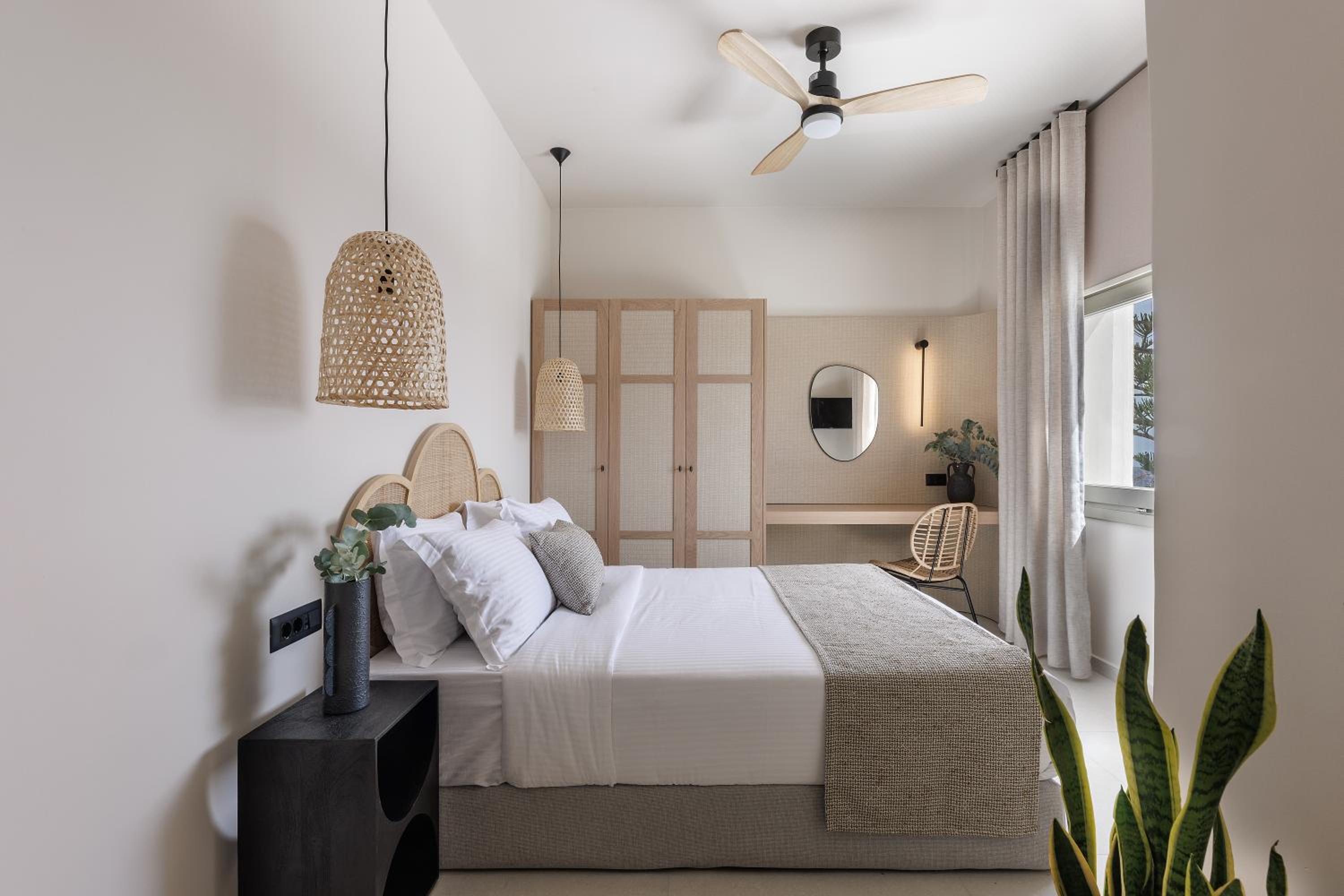 Morfes Luxury Suites by Caldera Houses