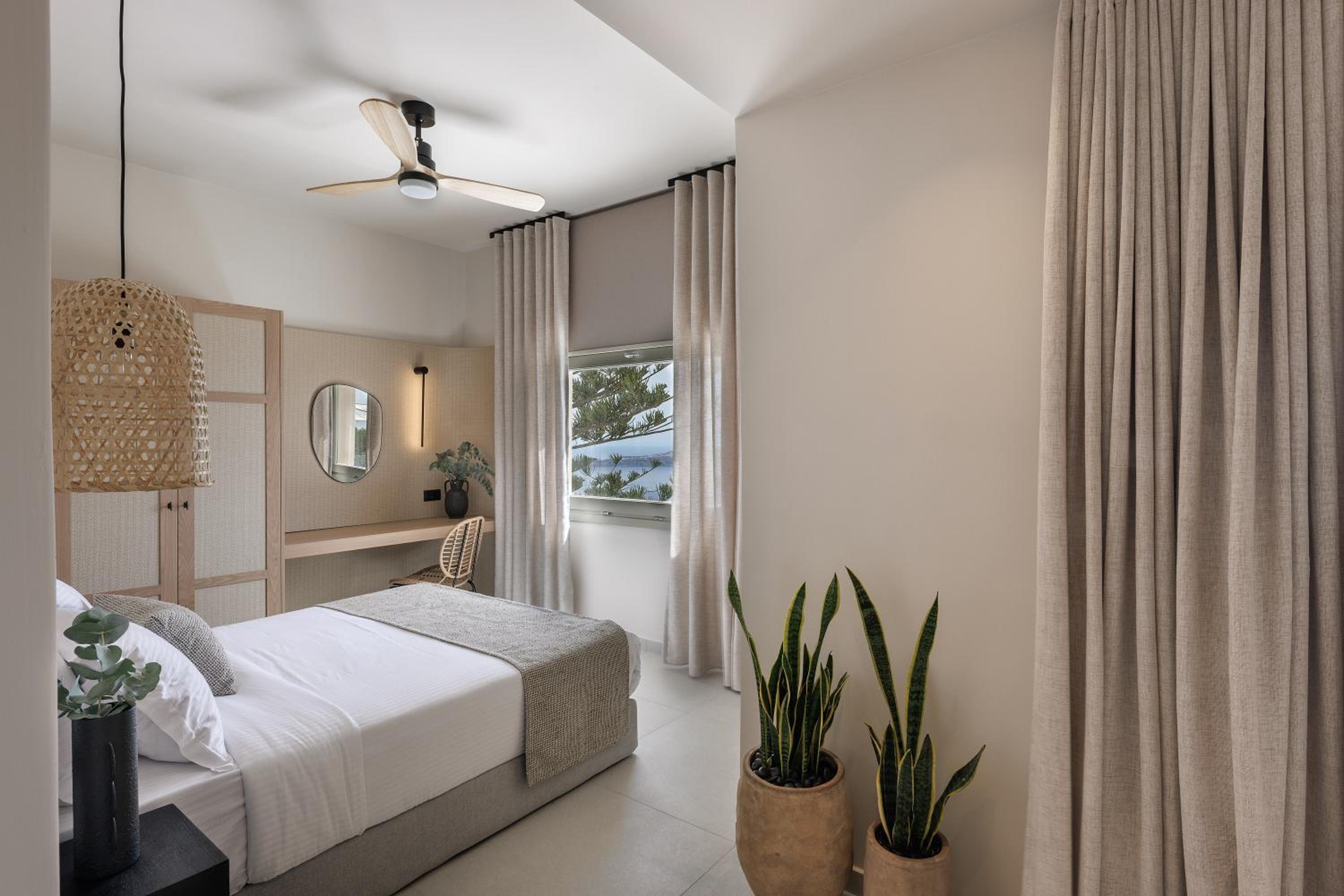 Morfes Luxury Suites by Caldera Houses