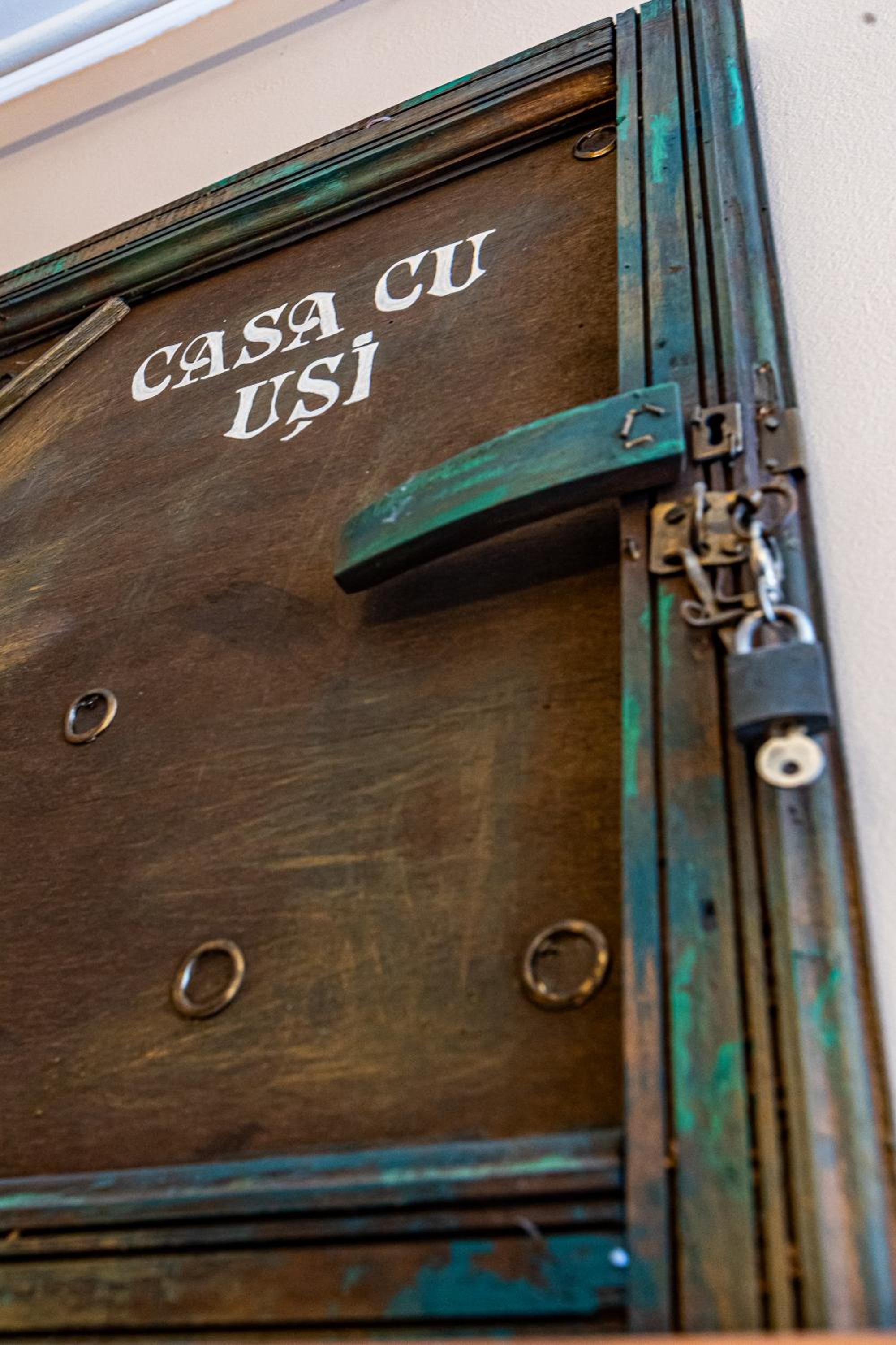 Casa Cu Usi - House of Doors view 2