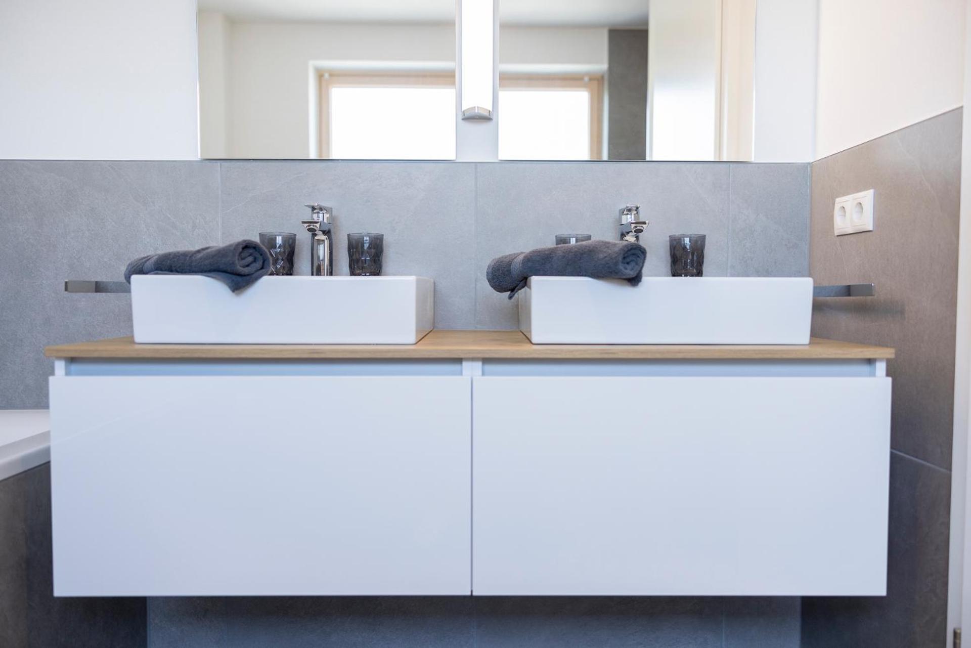 Bodensee Bergblick Suite by Stadtlandnest