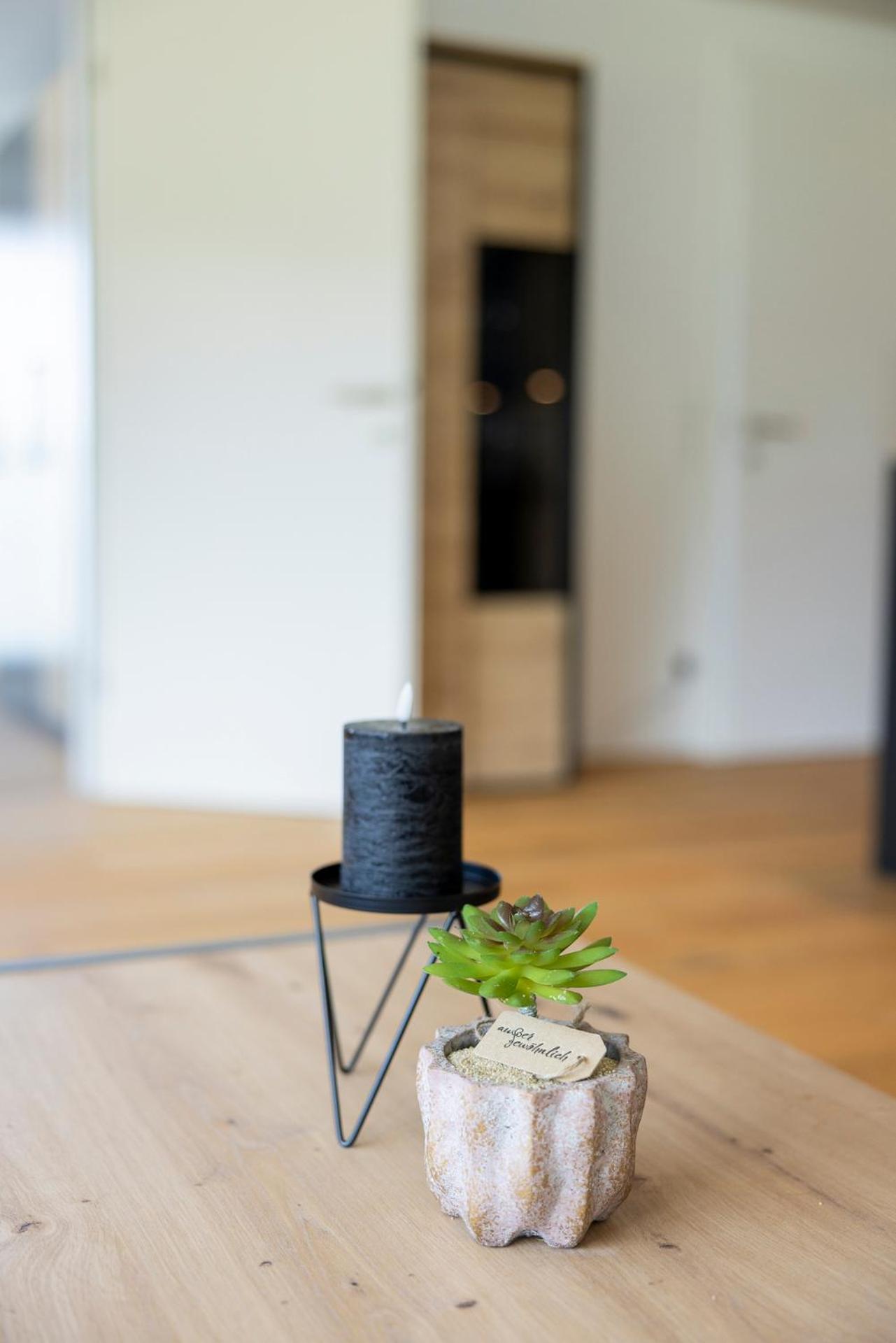 Bodensee Bergblick Suite by Stadtlandnest