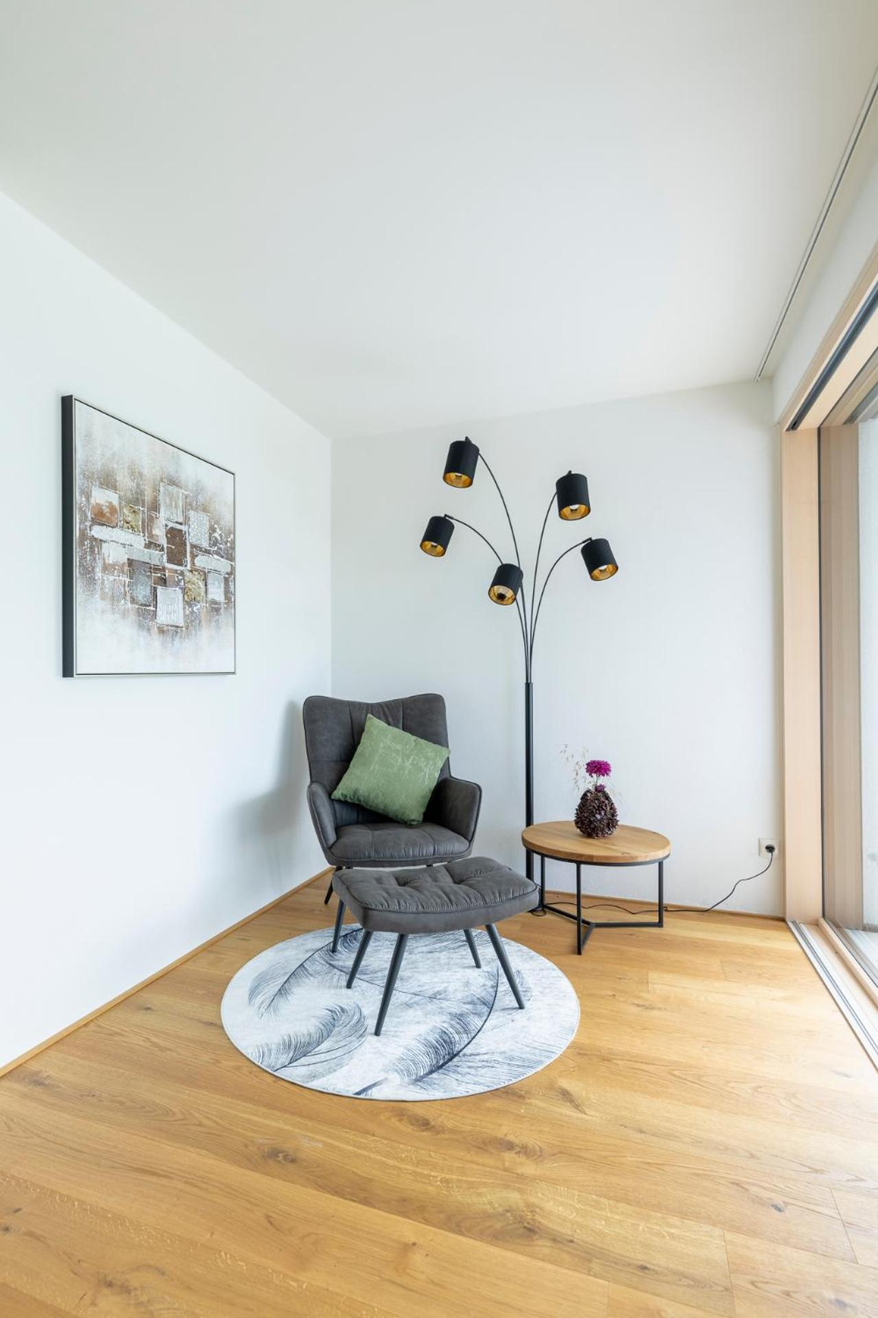 Bodensee Bergblick Suite by Stadtlandnest