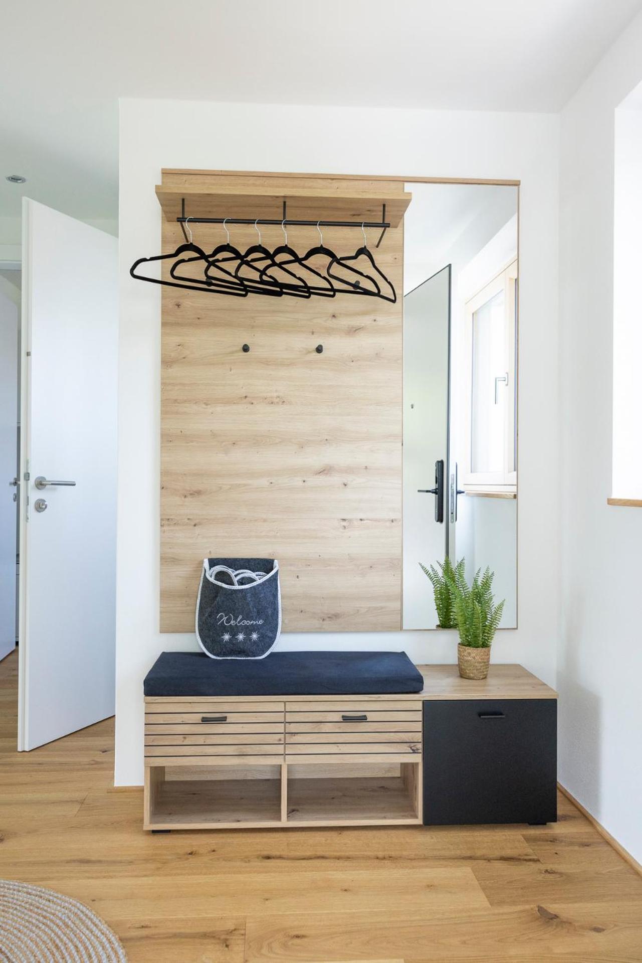 Bodensee Bergblick Suite by Stadtlandnest