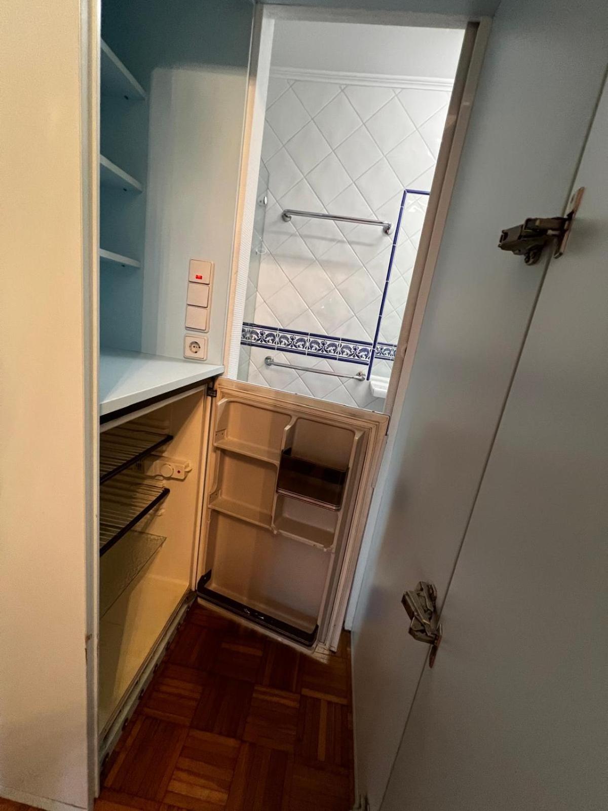 Central-Vintage Villa with free Parking and 5min walk to Metro