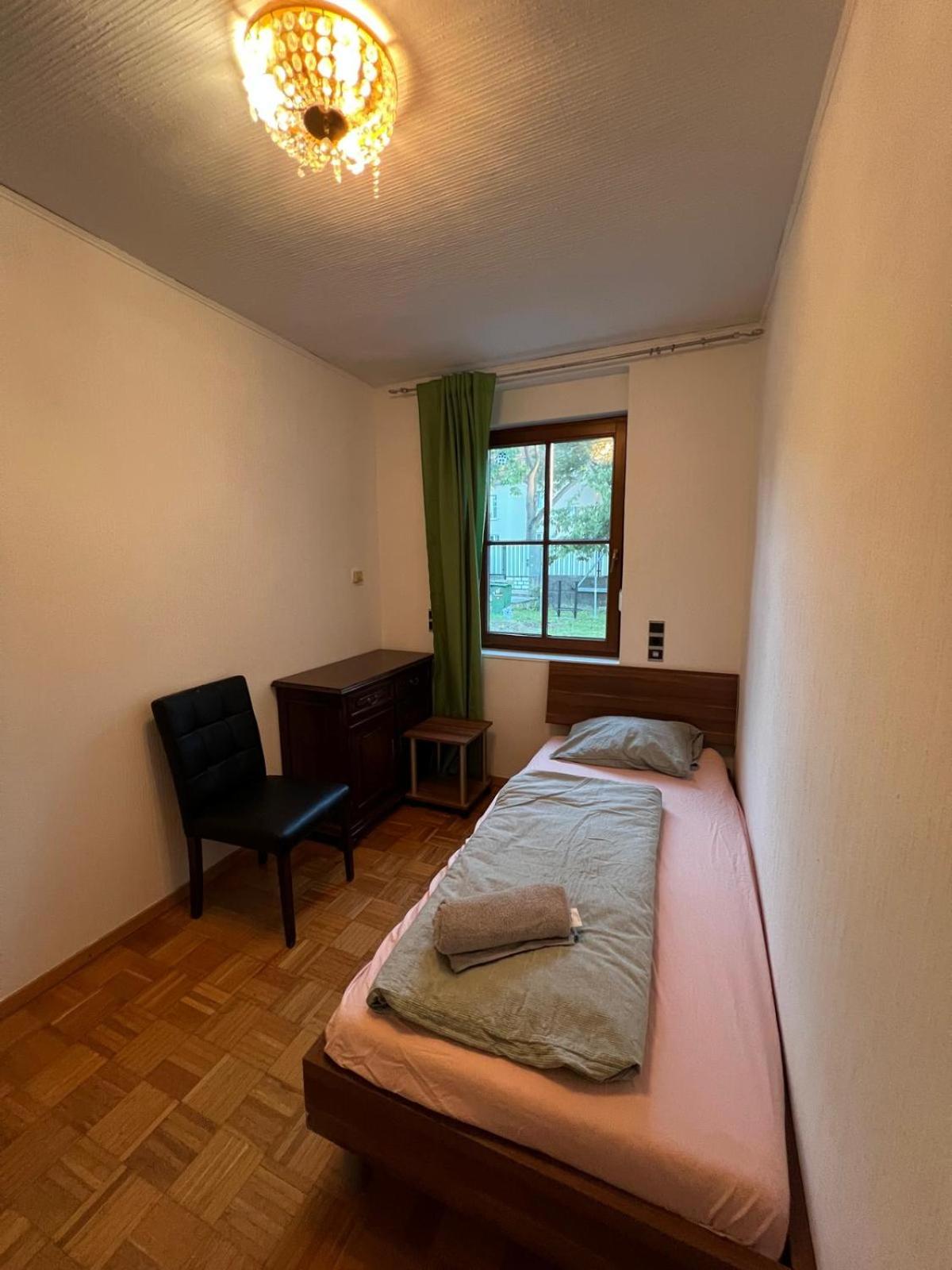 Central-Vintage Villa with free Parking and 5min walk to Metro