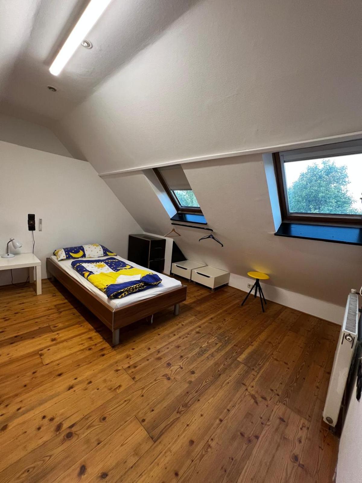 Central-Vintage Villa with free Parking and 5min walk to Metro