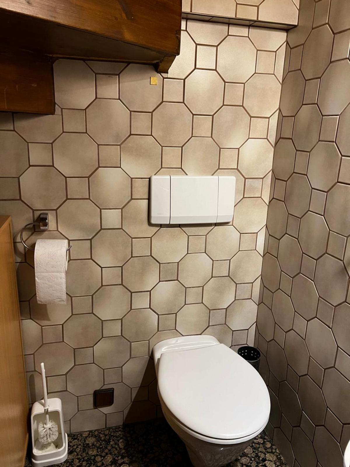 Central-Vintage Villa with free Parking and 5min walk to Metro