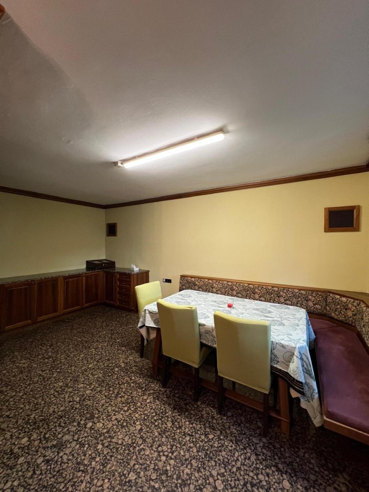 Central-Vintage Villa with free Parking and 5min walk to Metro