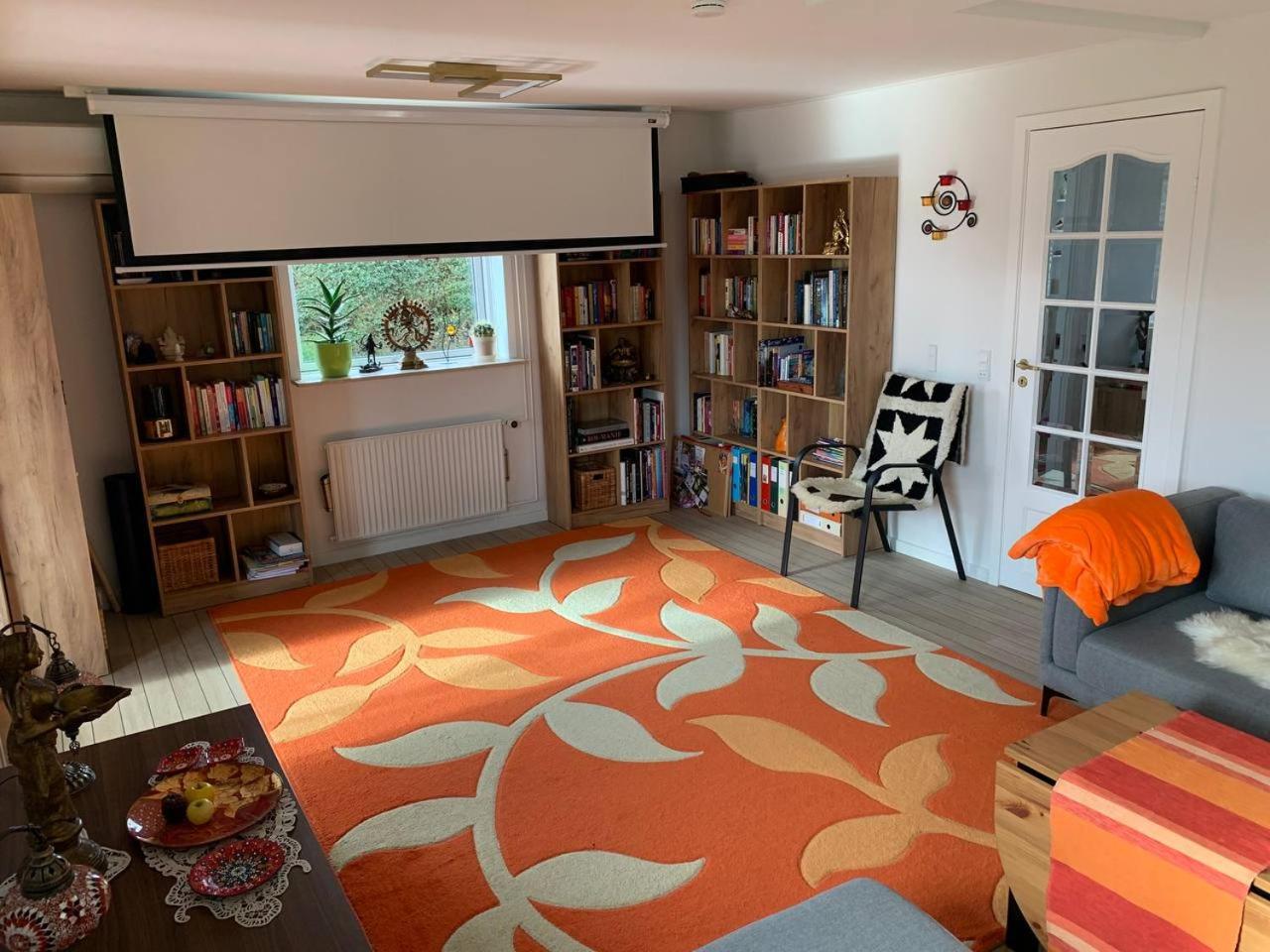 Spacious quiet home near beach