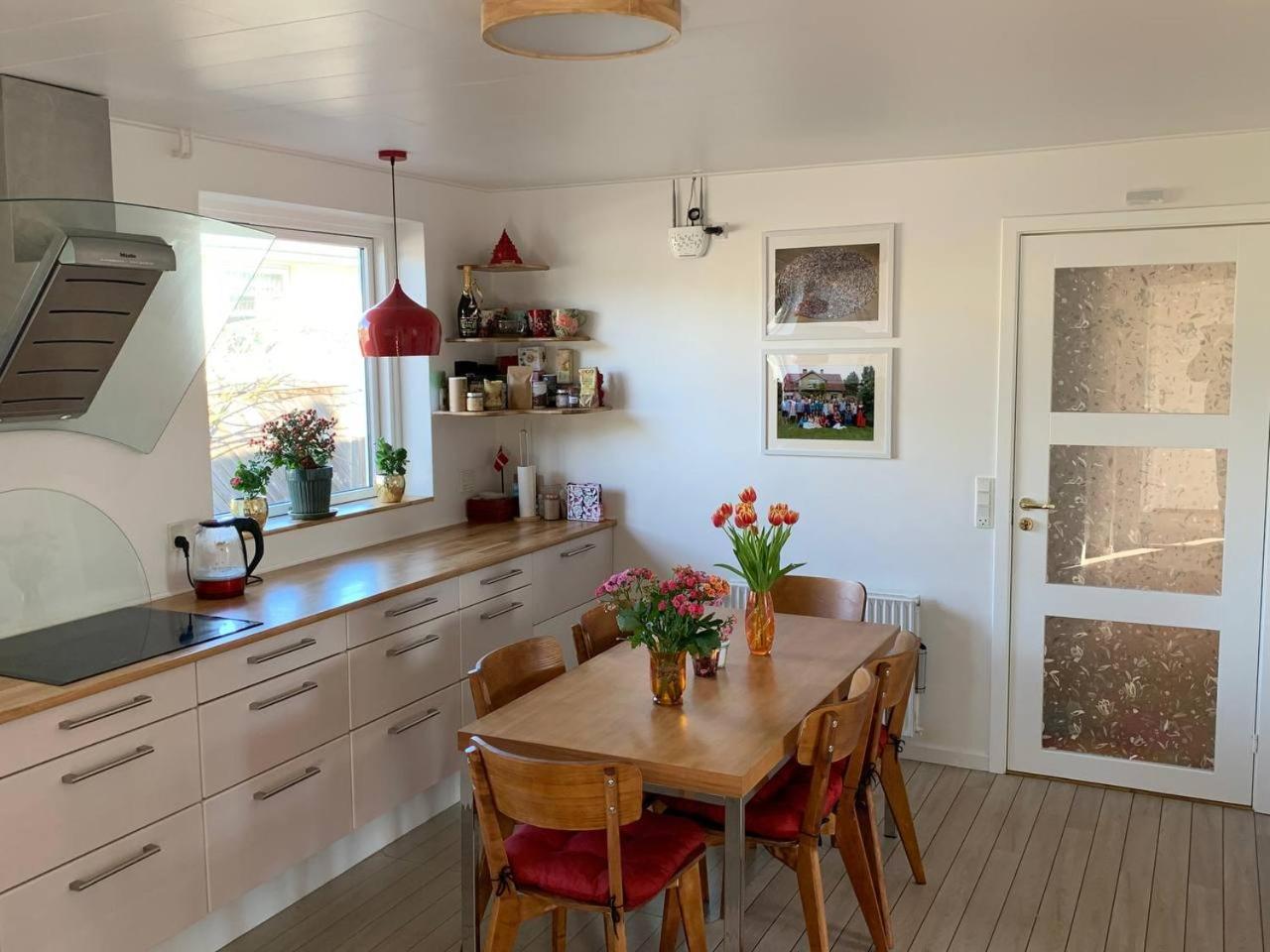 Spacious quiet home near beach