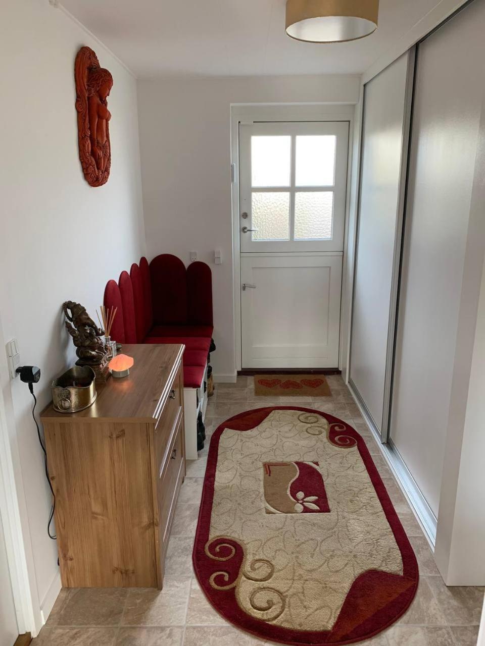 Spacious quiet home near beach