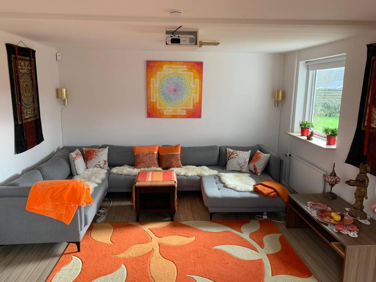 Spacious quiet home near beach