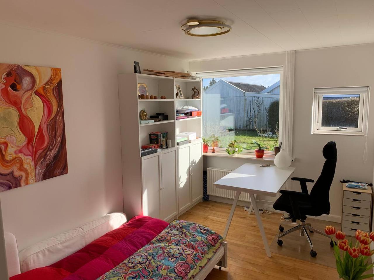 Spacious quiet home near beach
