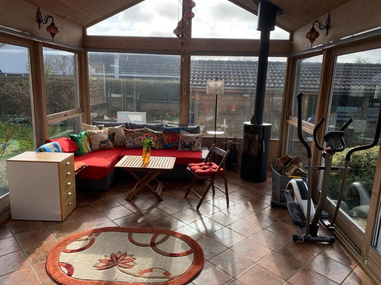 Spacious quiet home near beach