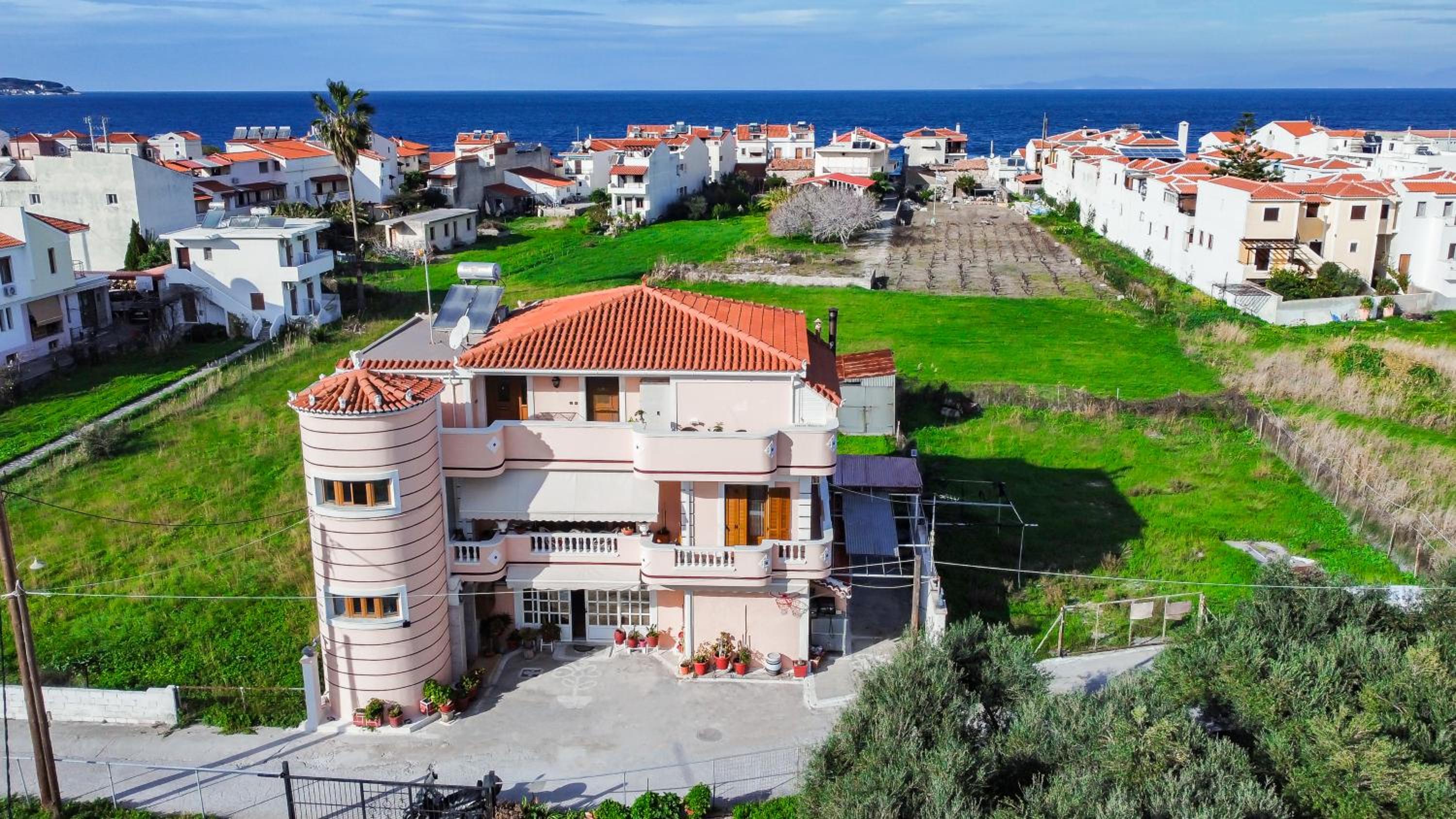 Kalimera Apartments - Cozy Stay in Kokkari, 200m from the Beach
