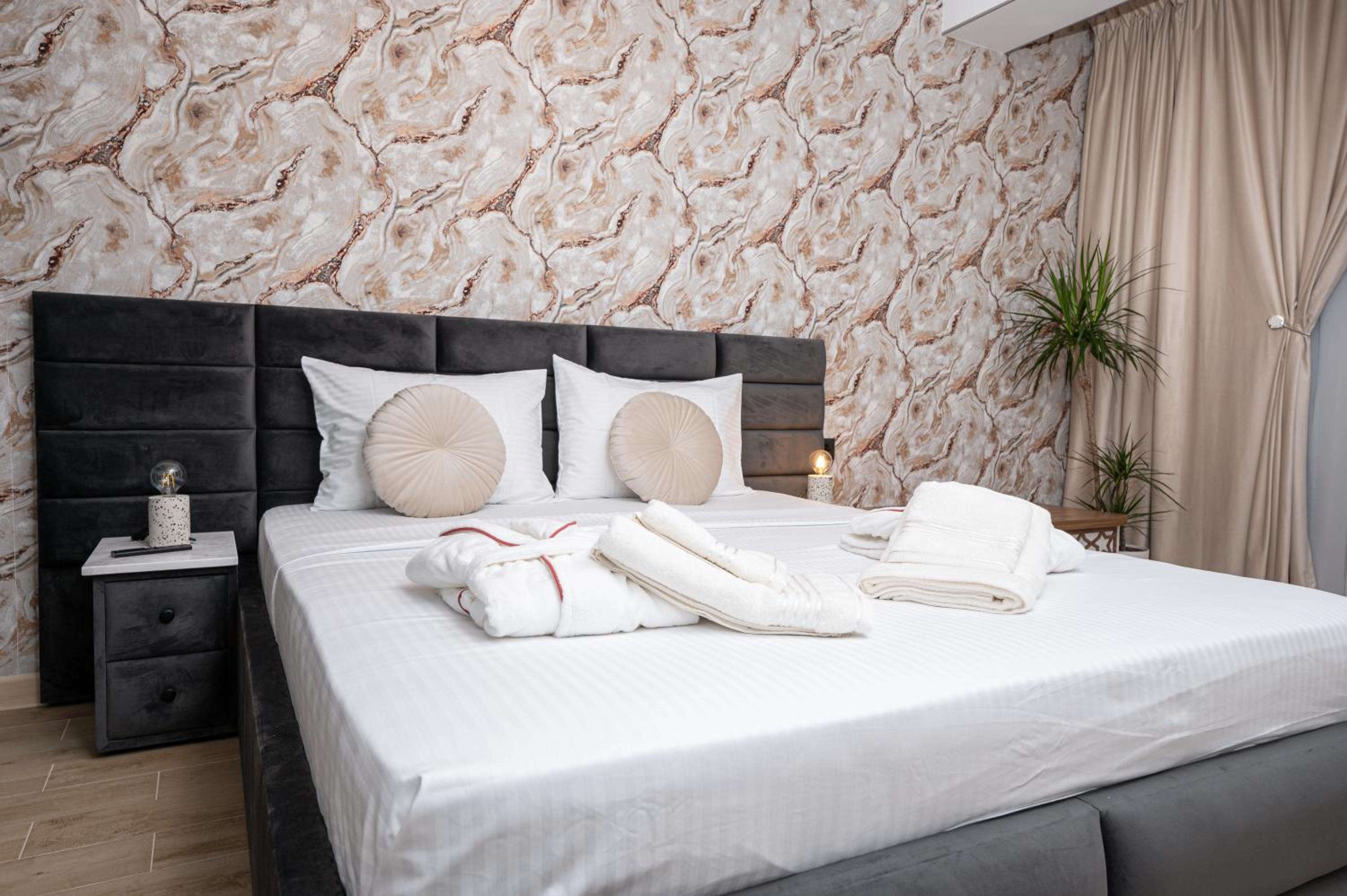 Regal Apartament Infinity Pool & Spa Mamaia North view 2