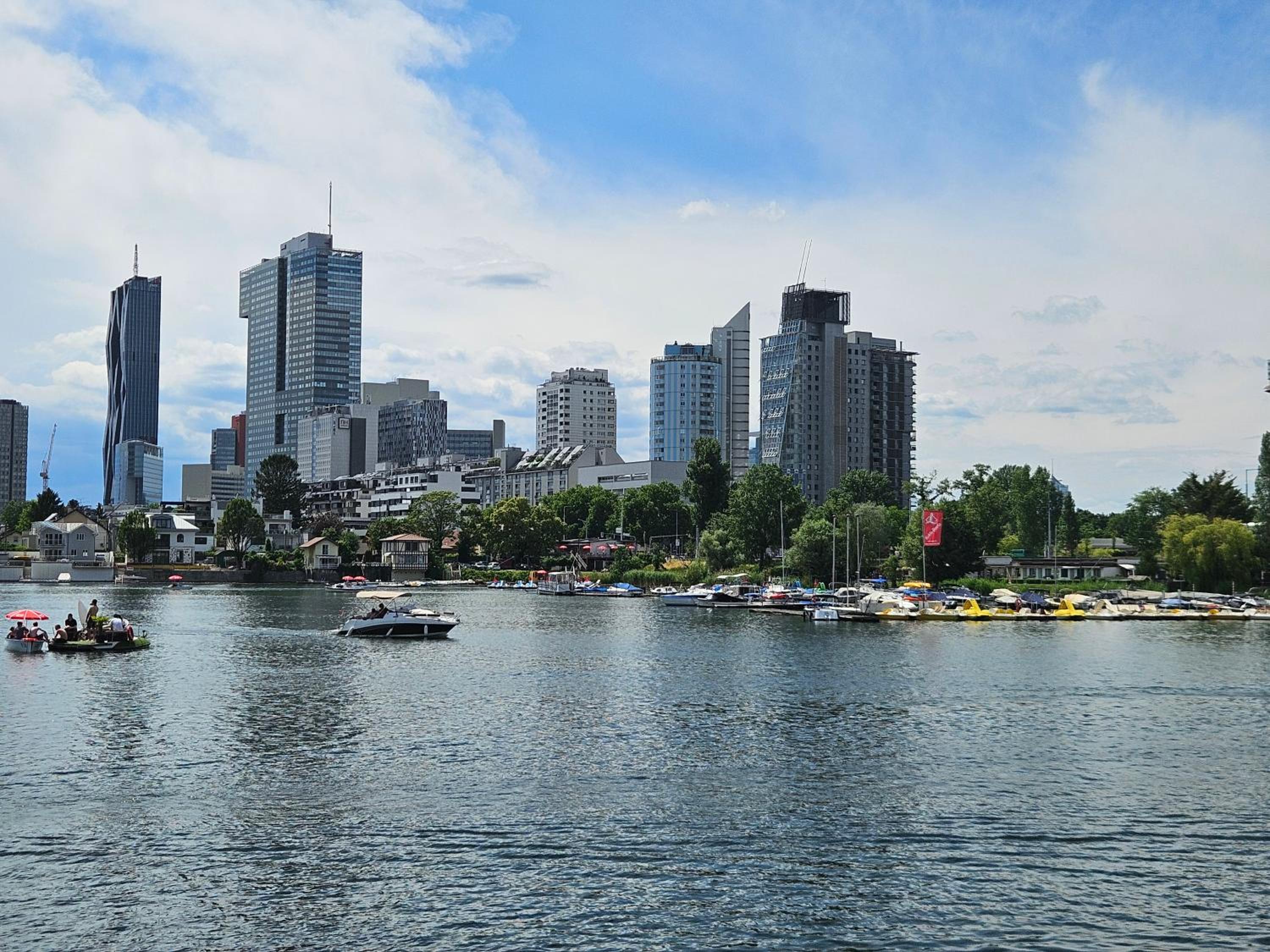 Yuki's Place - UN-VIC, Danube Beach and Subway near to Downtown Vienna