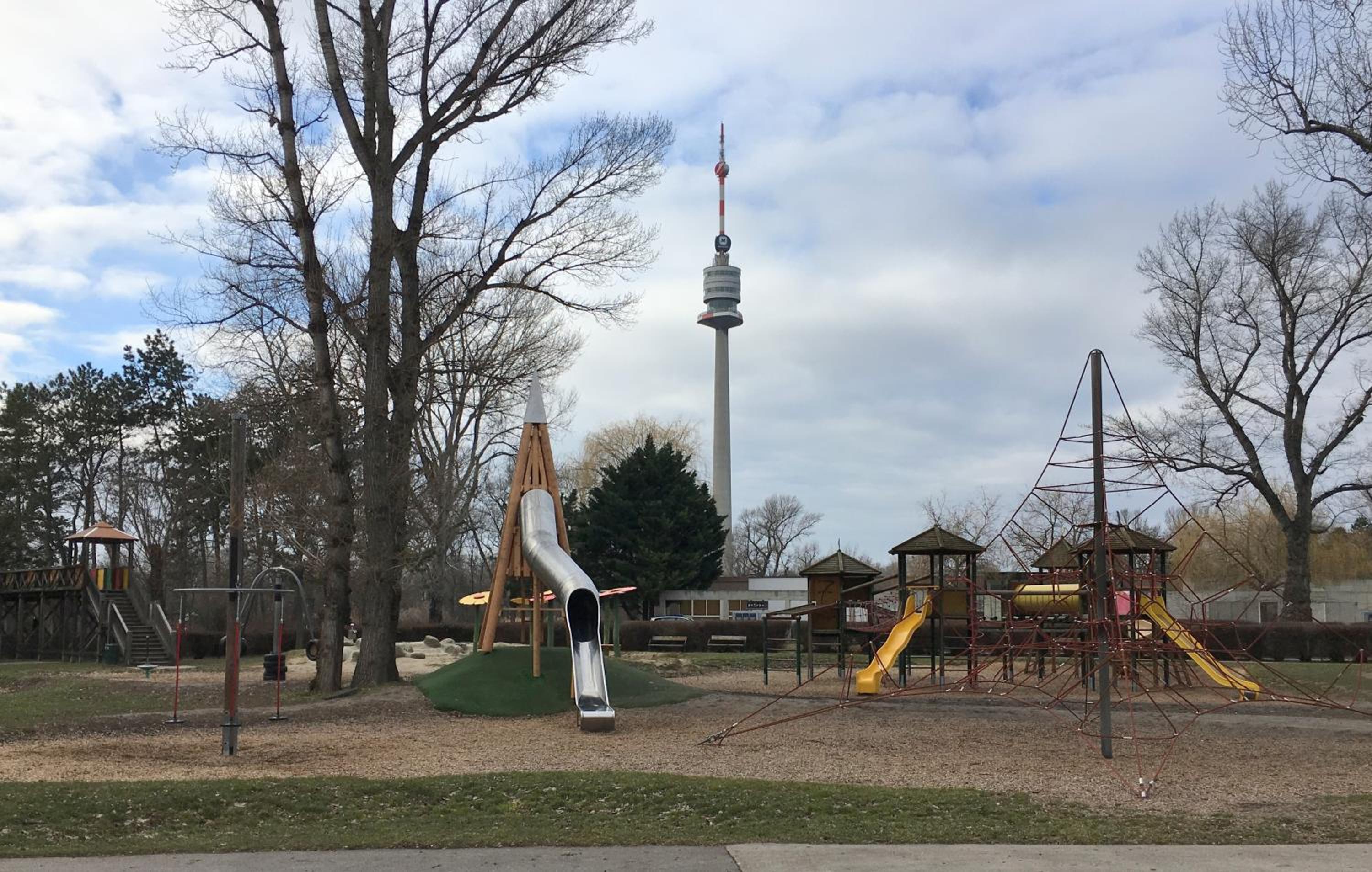 Yuki's Place - UN-VIC, Danube Beach and Subway near to Downtown Vienna