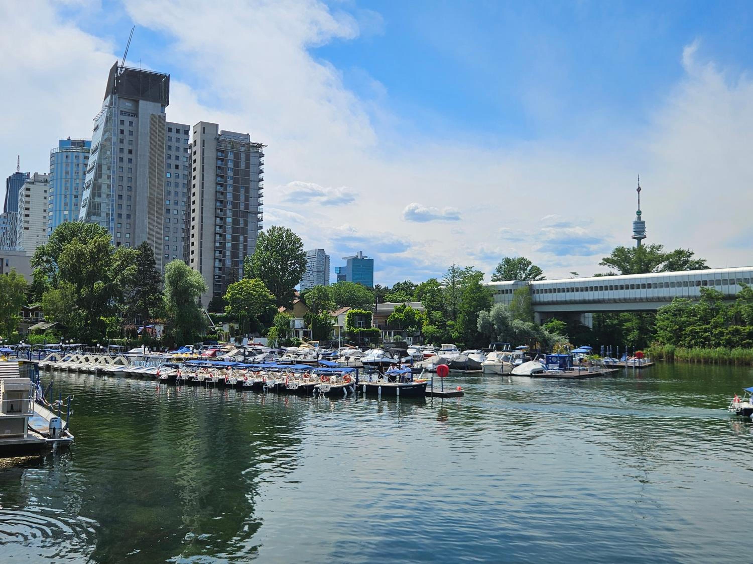Yuki's Place - UN-VIC, Danube Beach and Subway near to Downtown Vienna