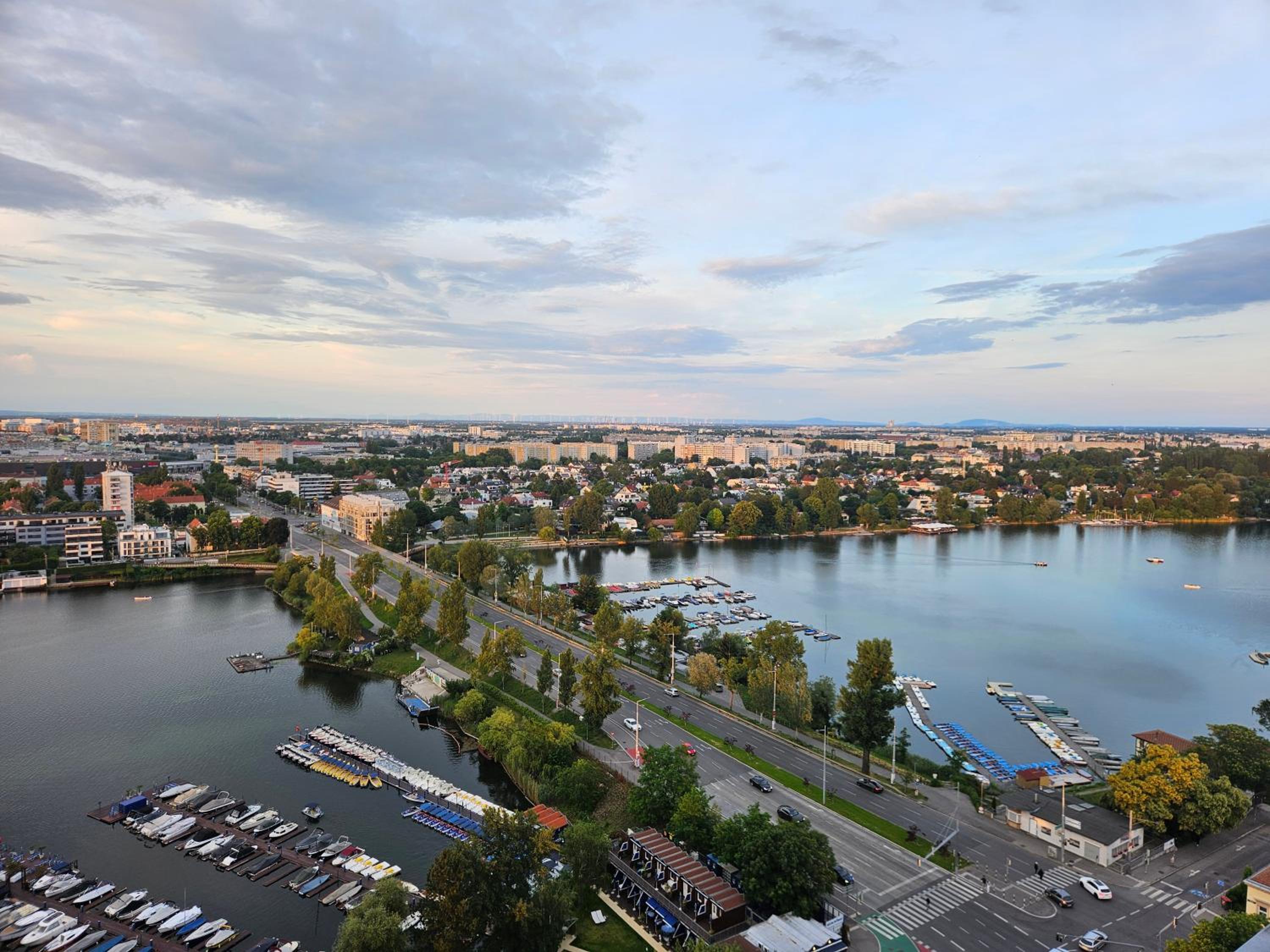 Yuki's Place - UN-VIC, Danube Beach and Subway near to Downtown Vienna