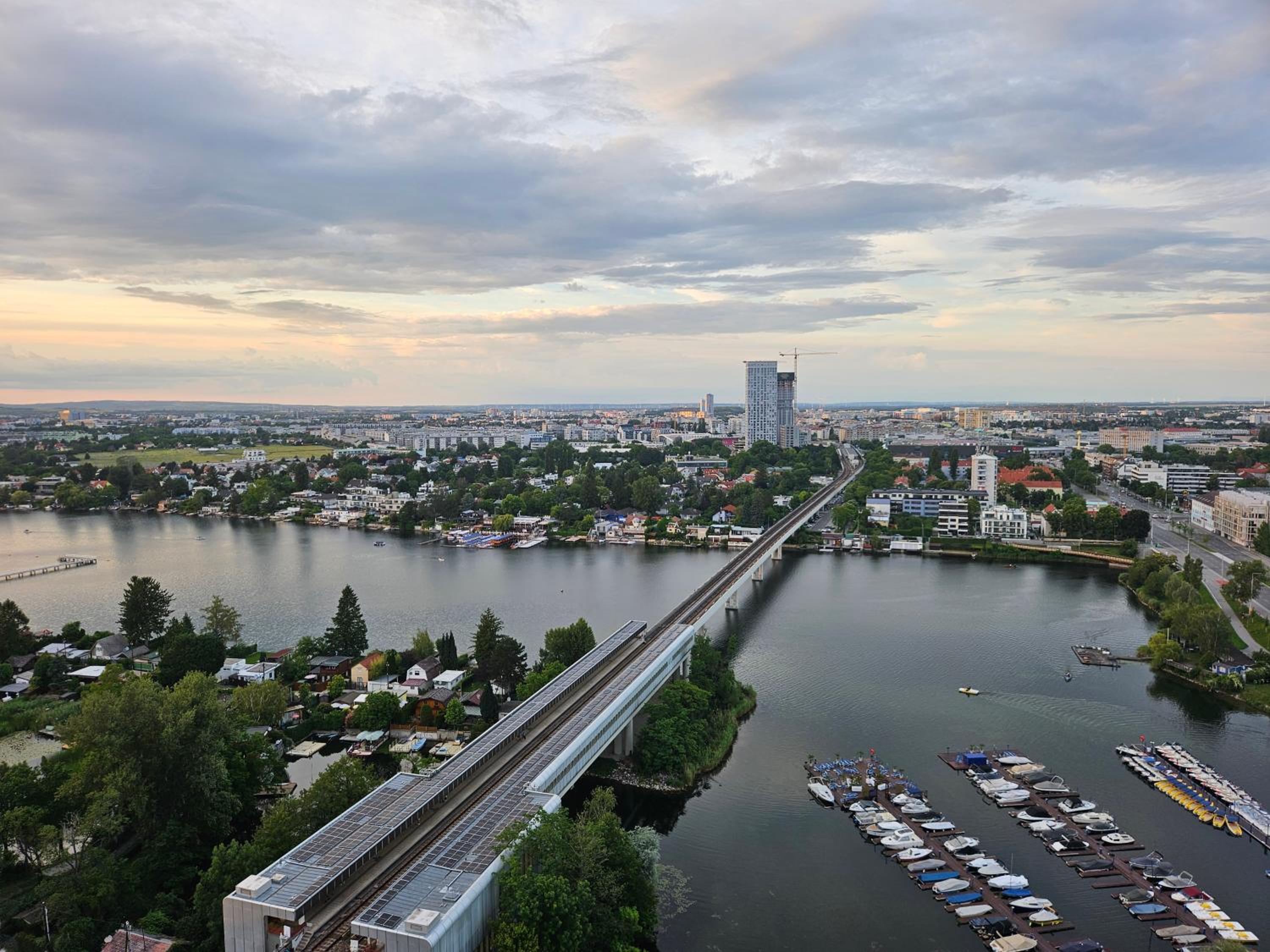 Yuki's Place - UN-VIC, Danube Beach and Subway near to Downtown Vienna