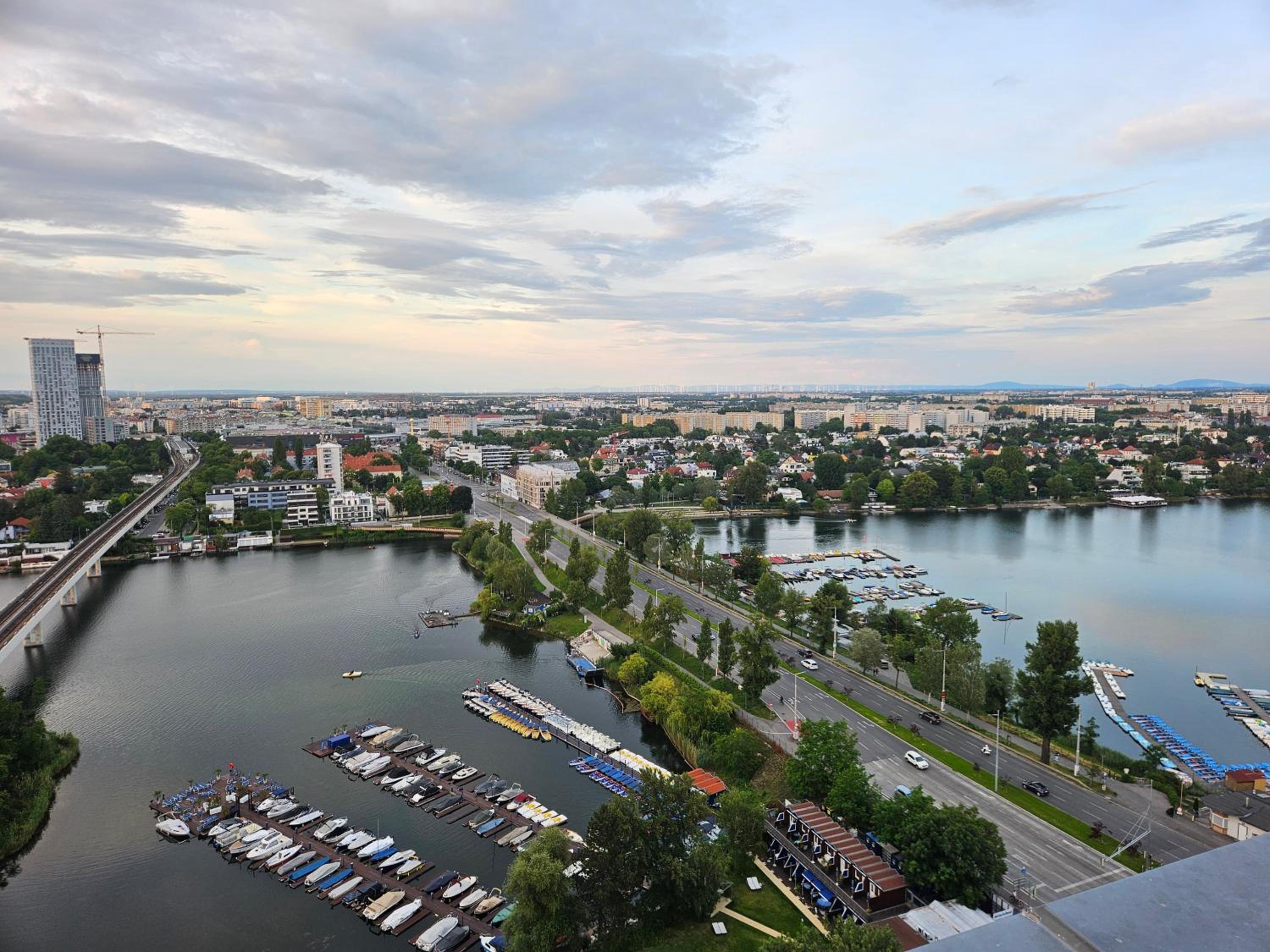 Yuki's Place - UN-VIC, Danube Beach and Subway near to Downtown Vienna