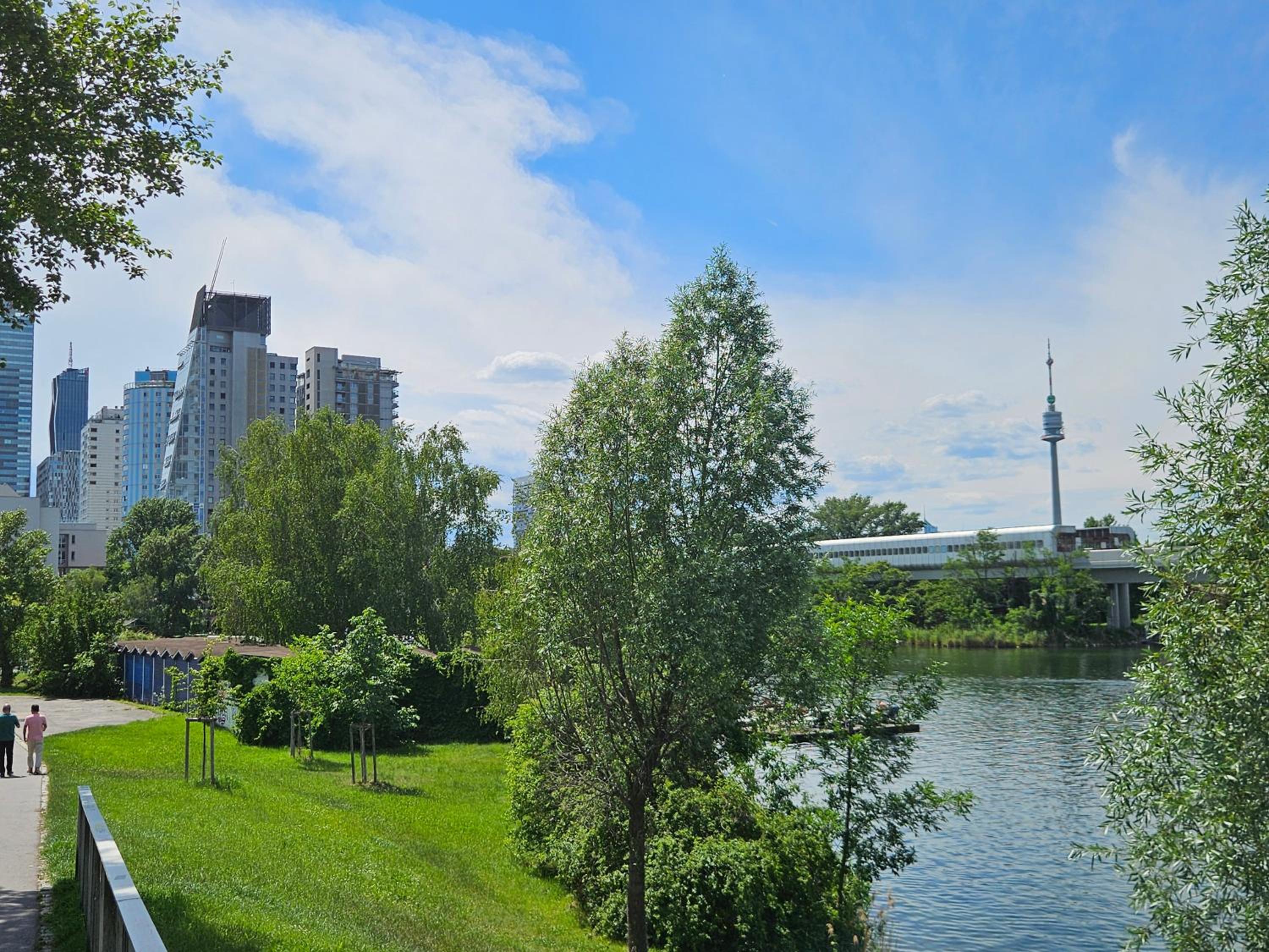 Yuki's Place - UN-VIC, Danube Beach and Subway near to Downtown Vienna
