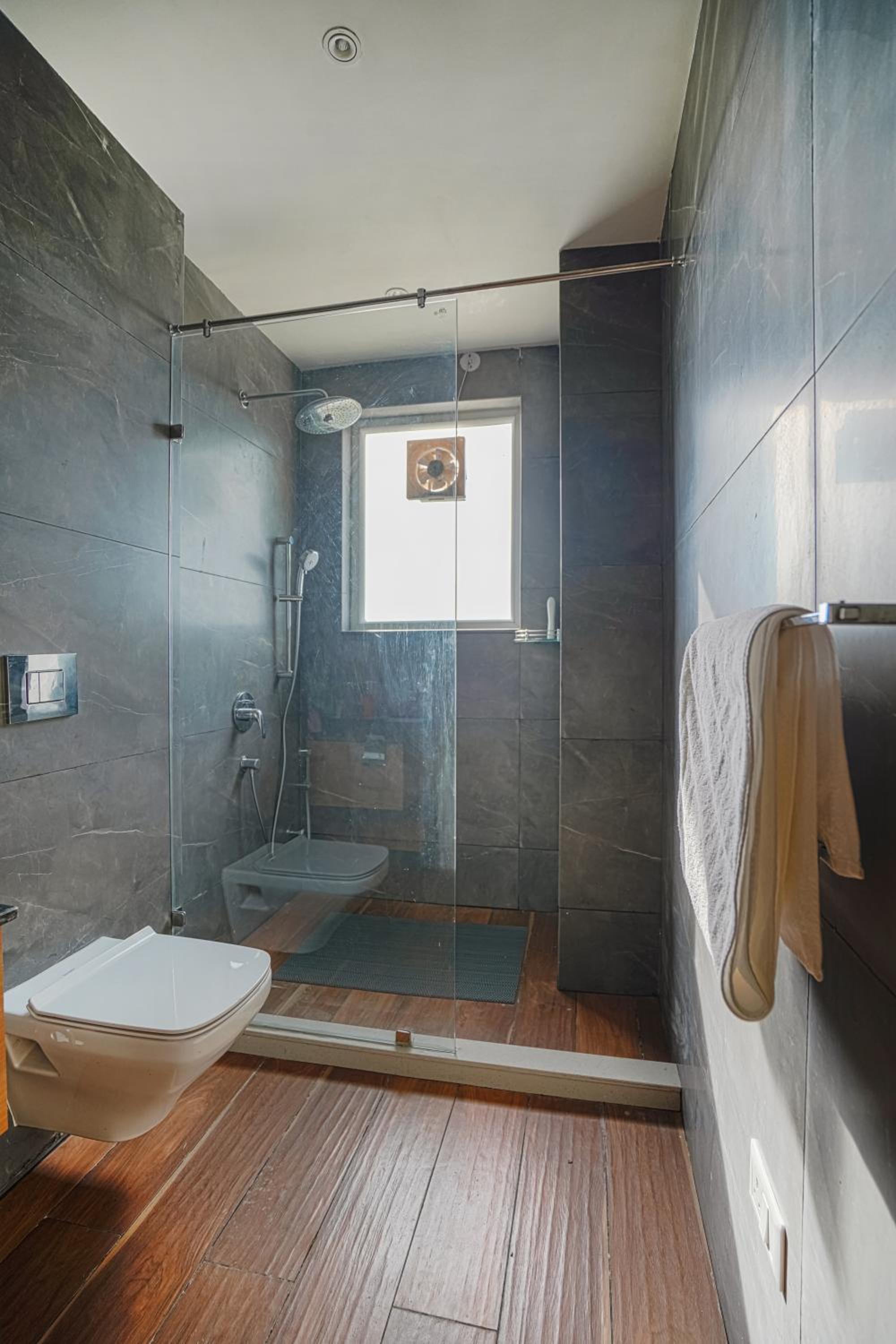 SaffronStays Ridgeview Manor, Mukteshwar - 3BHK Villa with Himalayan Views & Verandahs