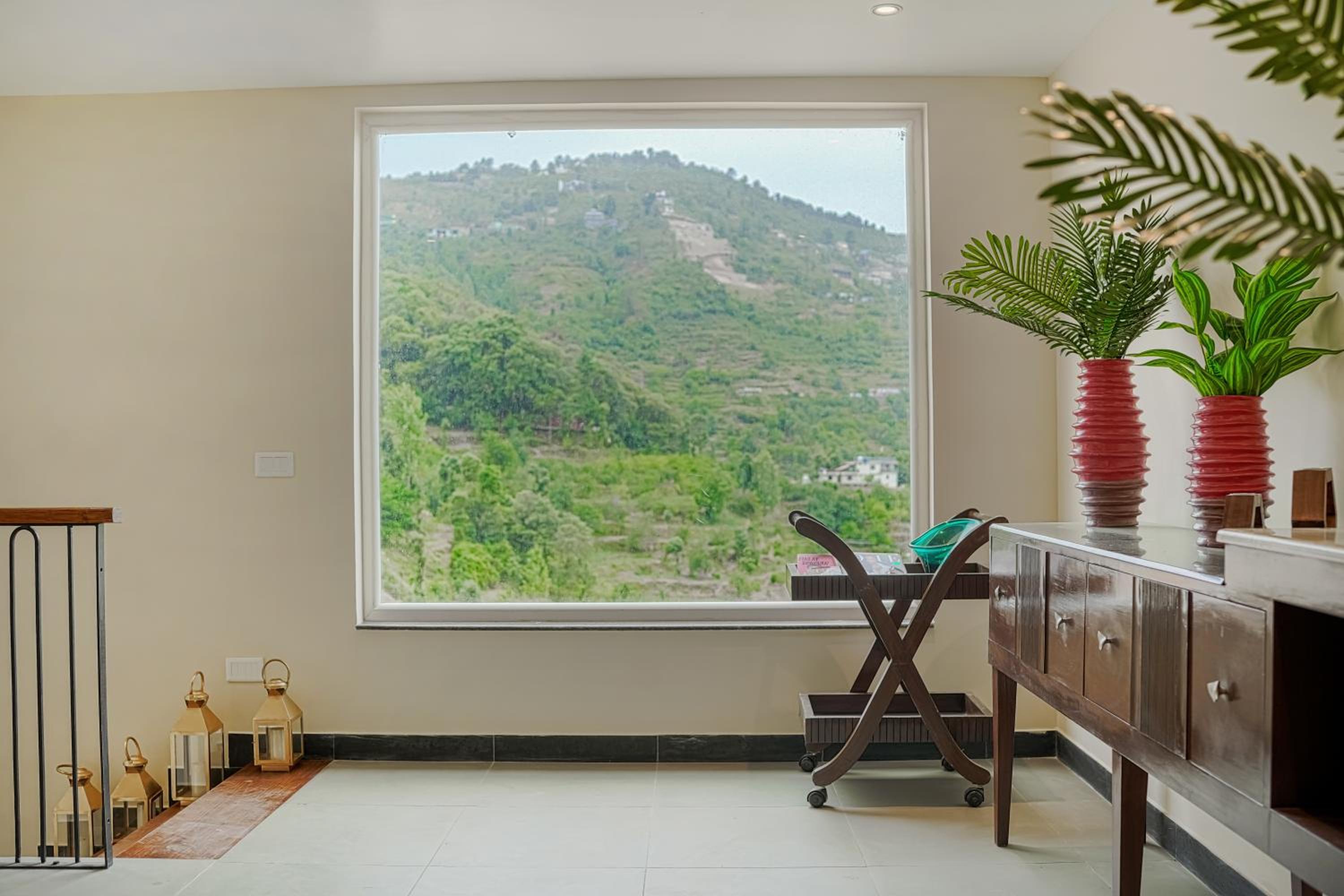SaffronStays Ridgeview Manor, Mukteshwar - 3BHK Villa with Himalayan Views & Verandahs